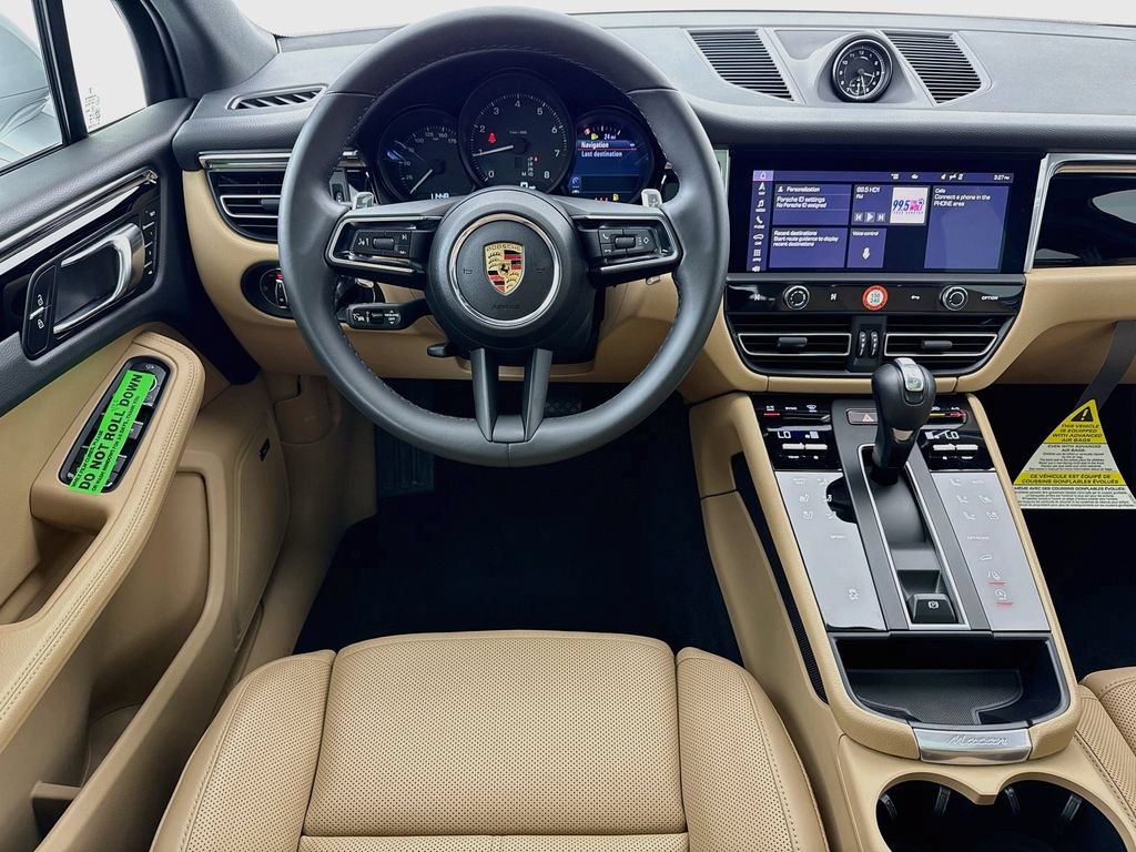 Certified 2025 Porsche Macan AWD/4WD image 25