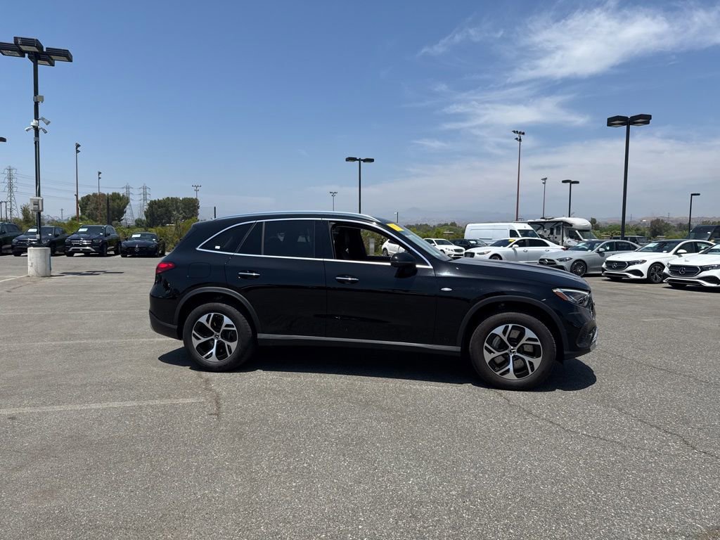 Used 2025 Mercedes-Benz GLC 350e 4MATIC image 4