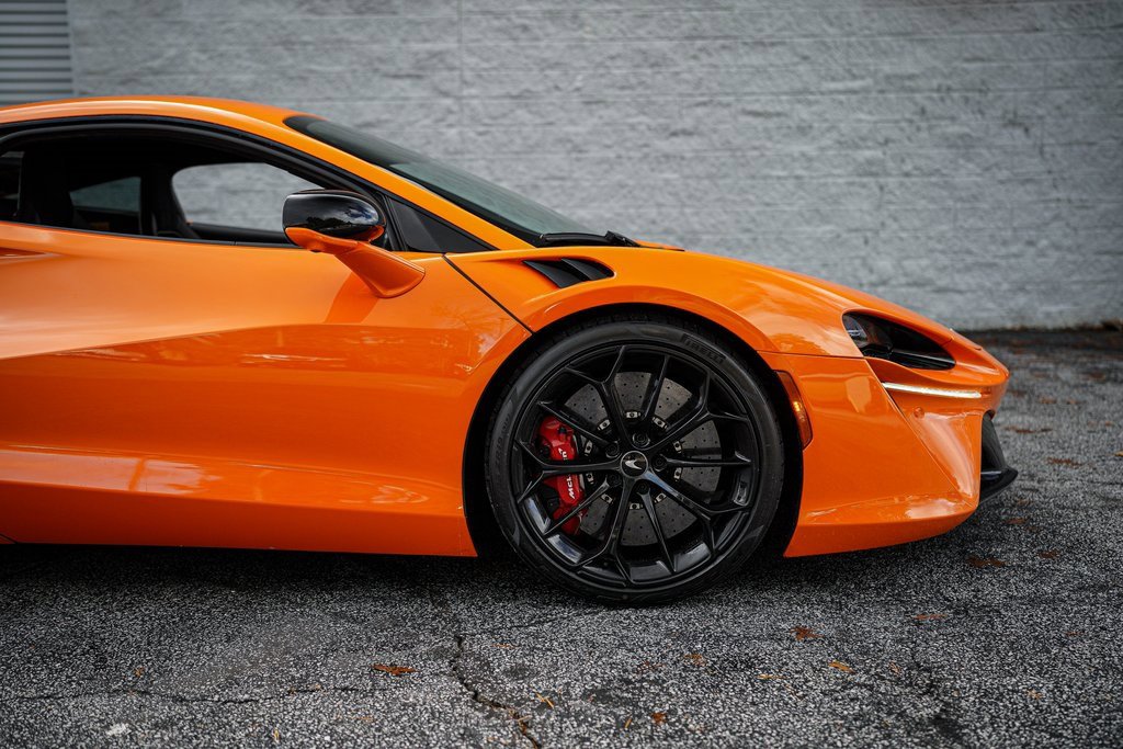 Used 2023 McLaren Artura image 19