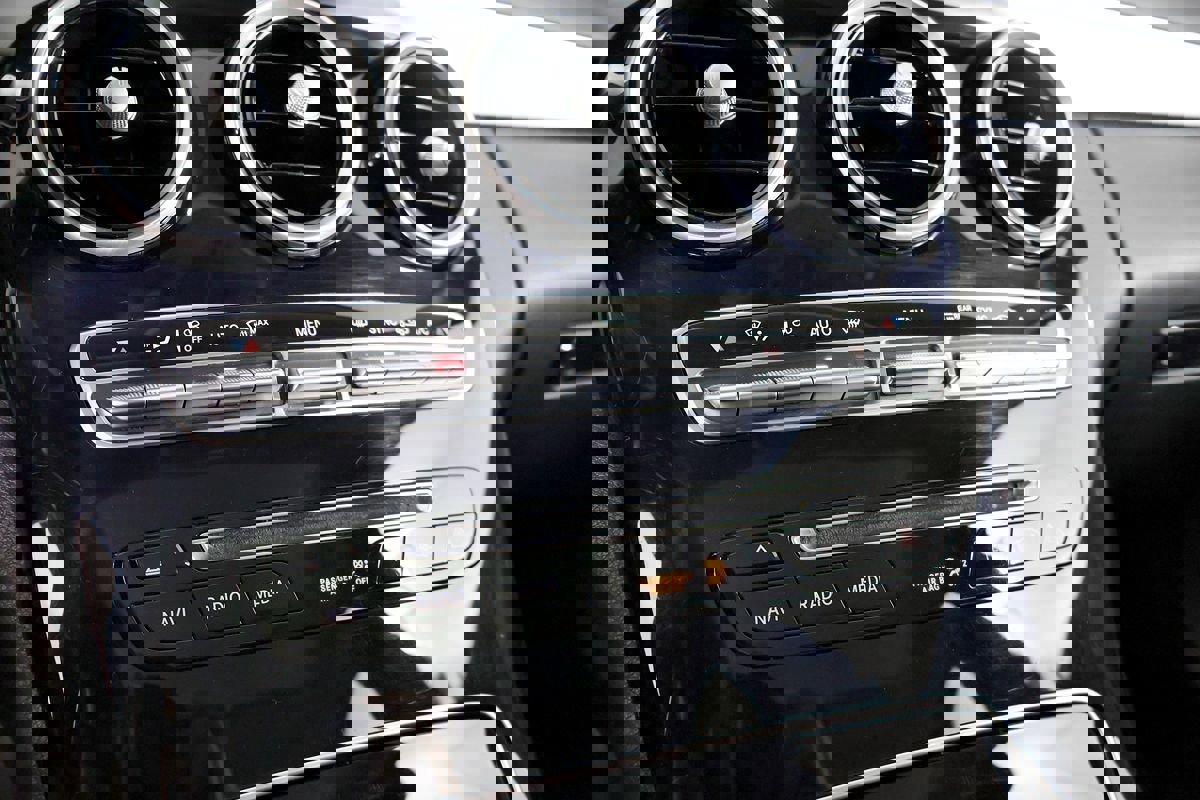 Used 2015 Mercedes-Benz C 300 Sport image 34