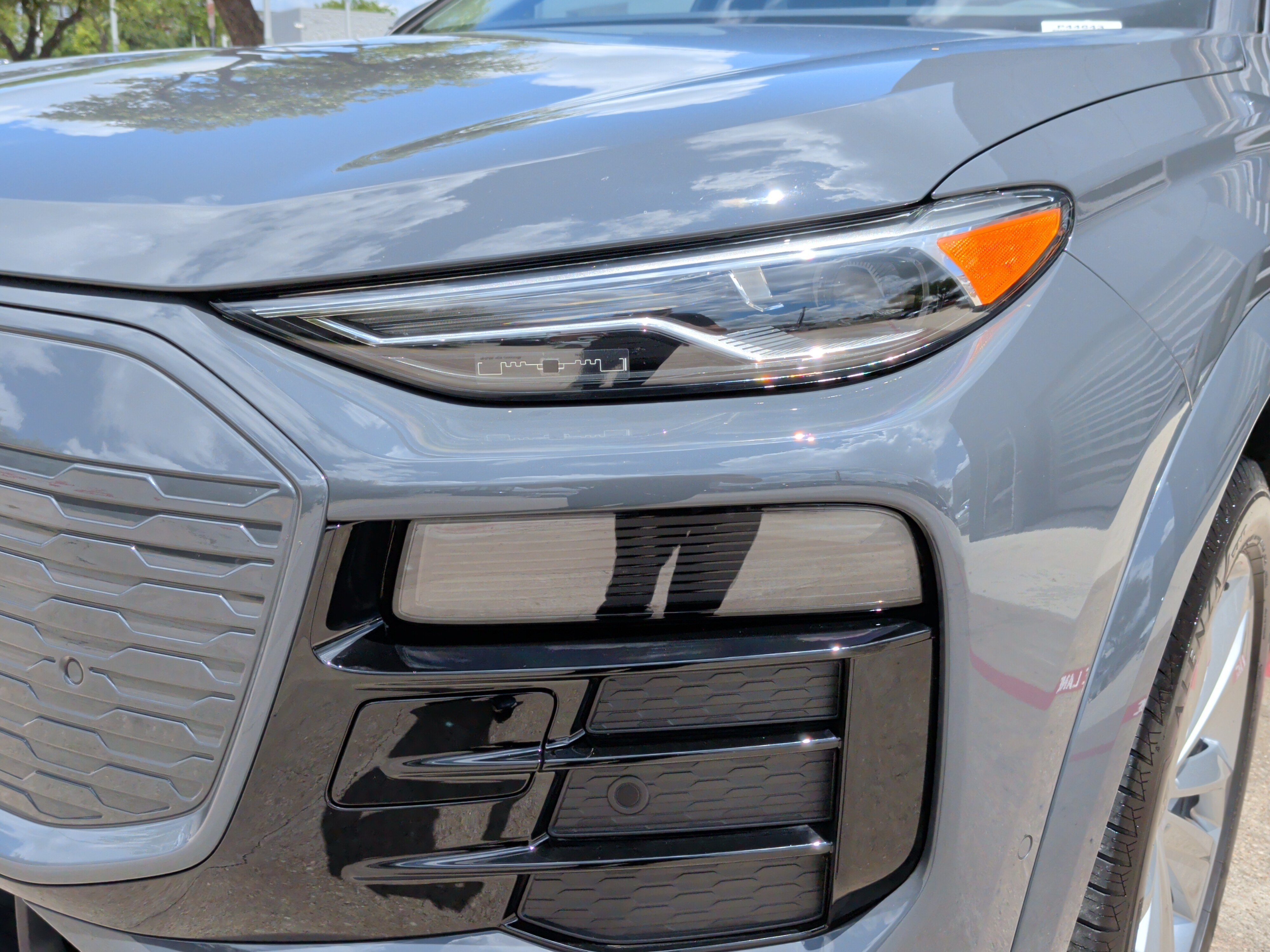 Used 2025 Audi Q6 e-tron Premium w/ Convenience Package RWD image 6