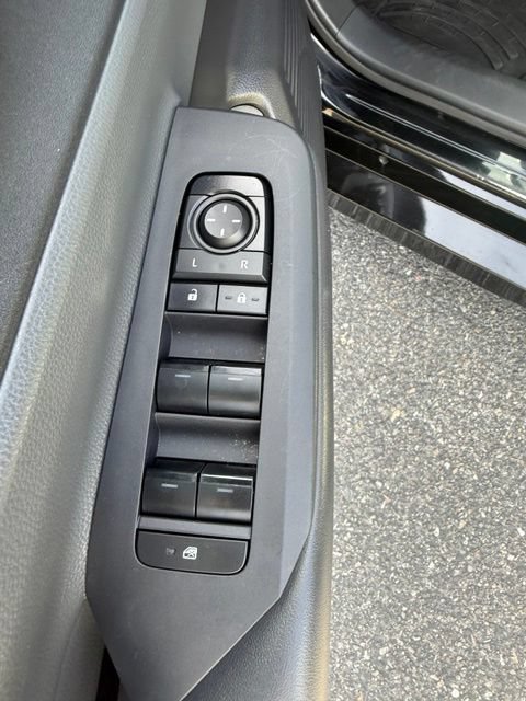 Certified 2023 Toyota Prius LE FWD image 14
