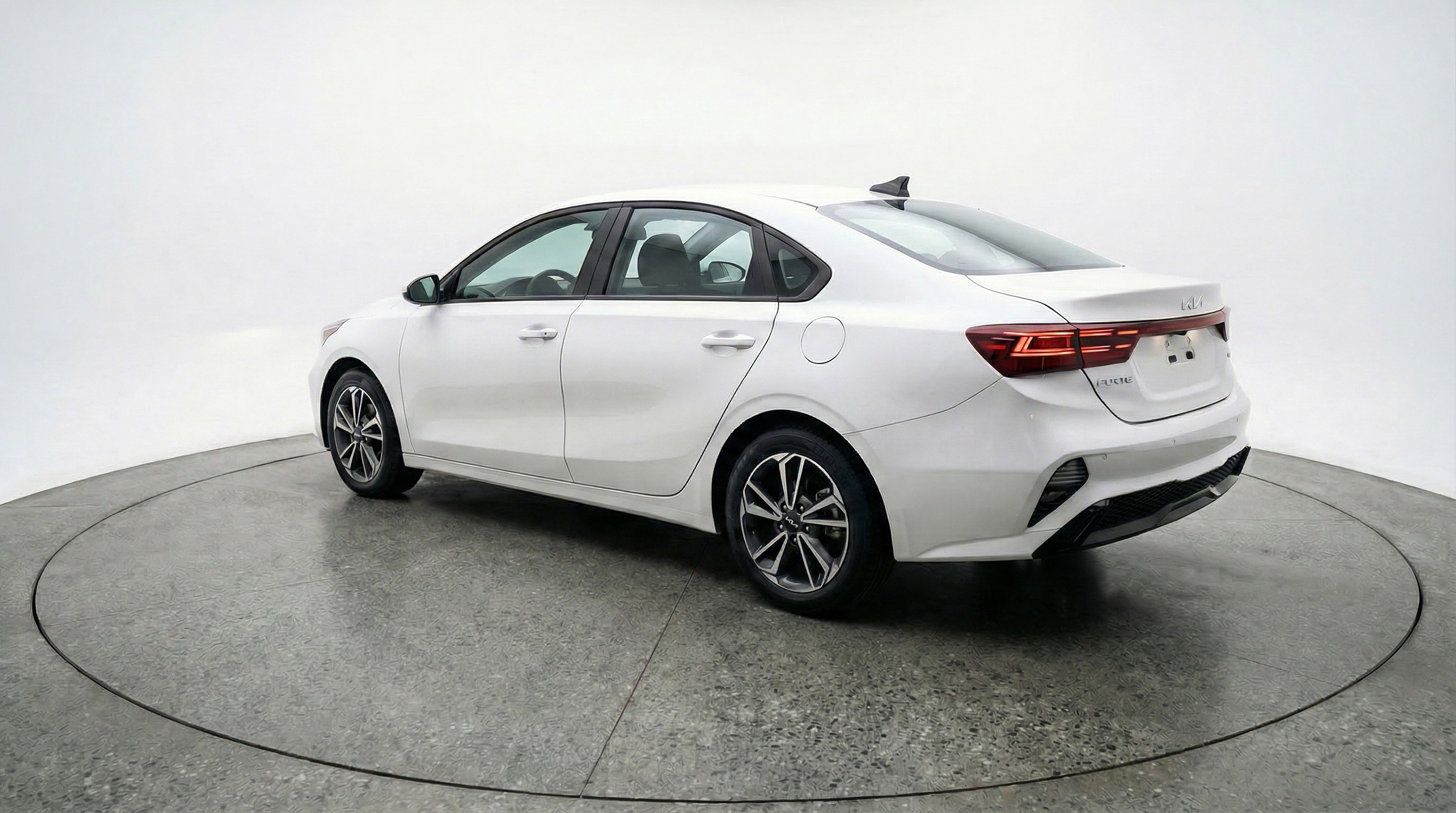 Used 2024 Kia Forte LXS image 6