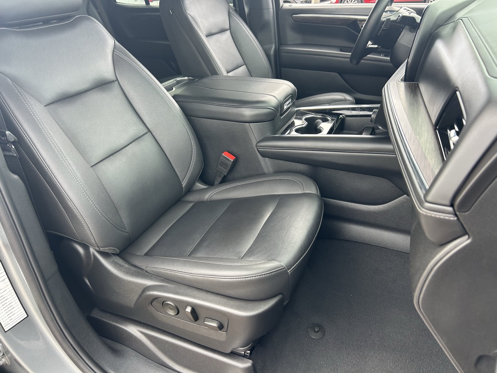 Used 2025 Chevrolet Tahoe Z71 AWD/4WD image 11
