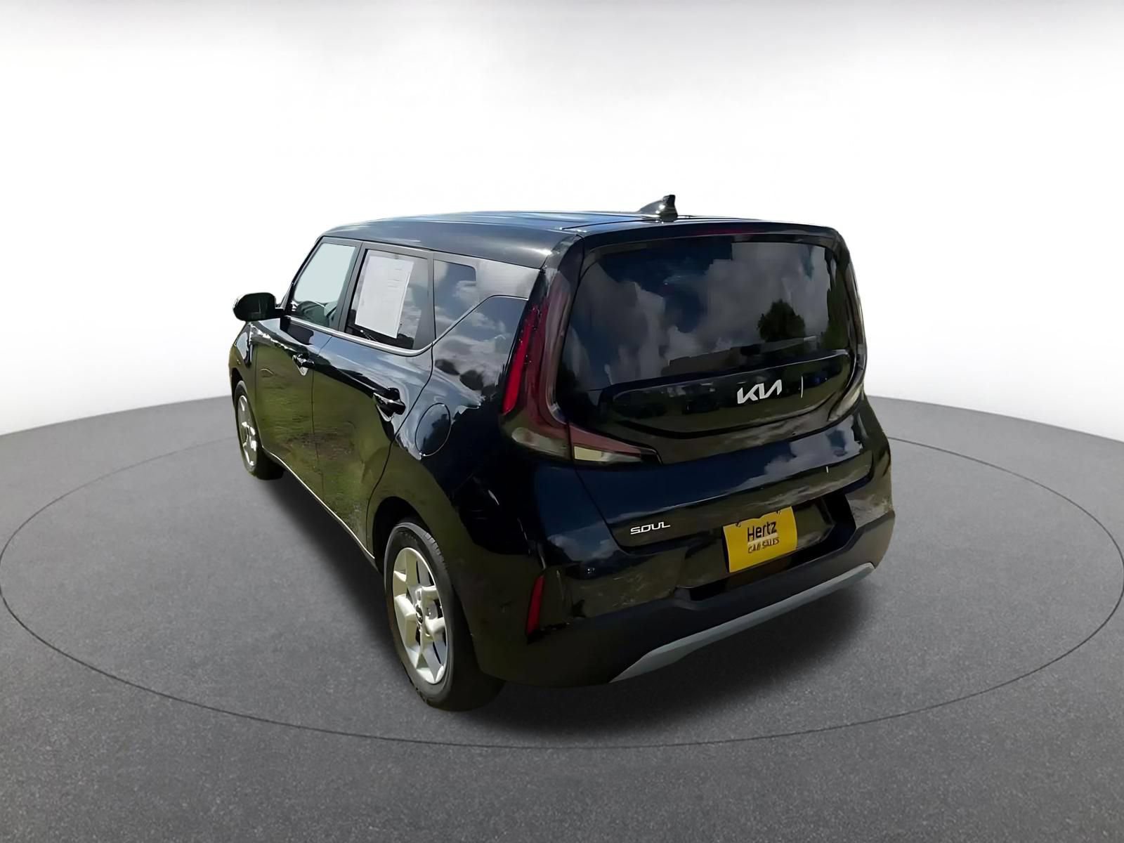 Used 2025 Kia Soul LX w/ LX Technology Package FWD image 10