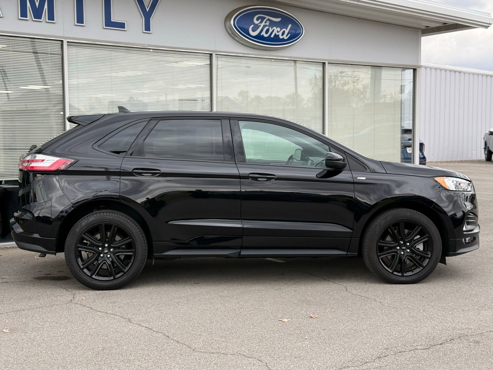 Used 2024 Ford Edge ST-Line image 6