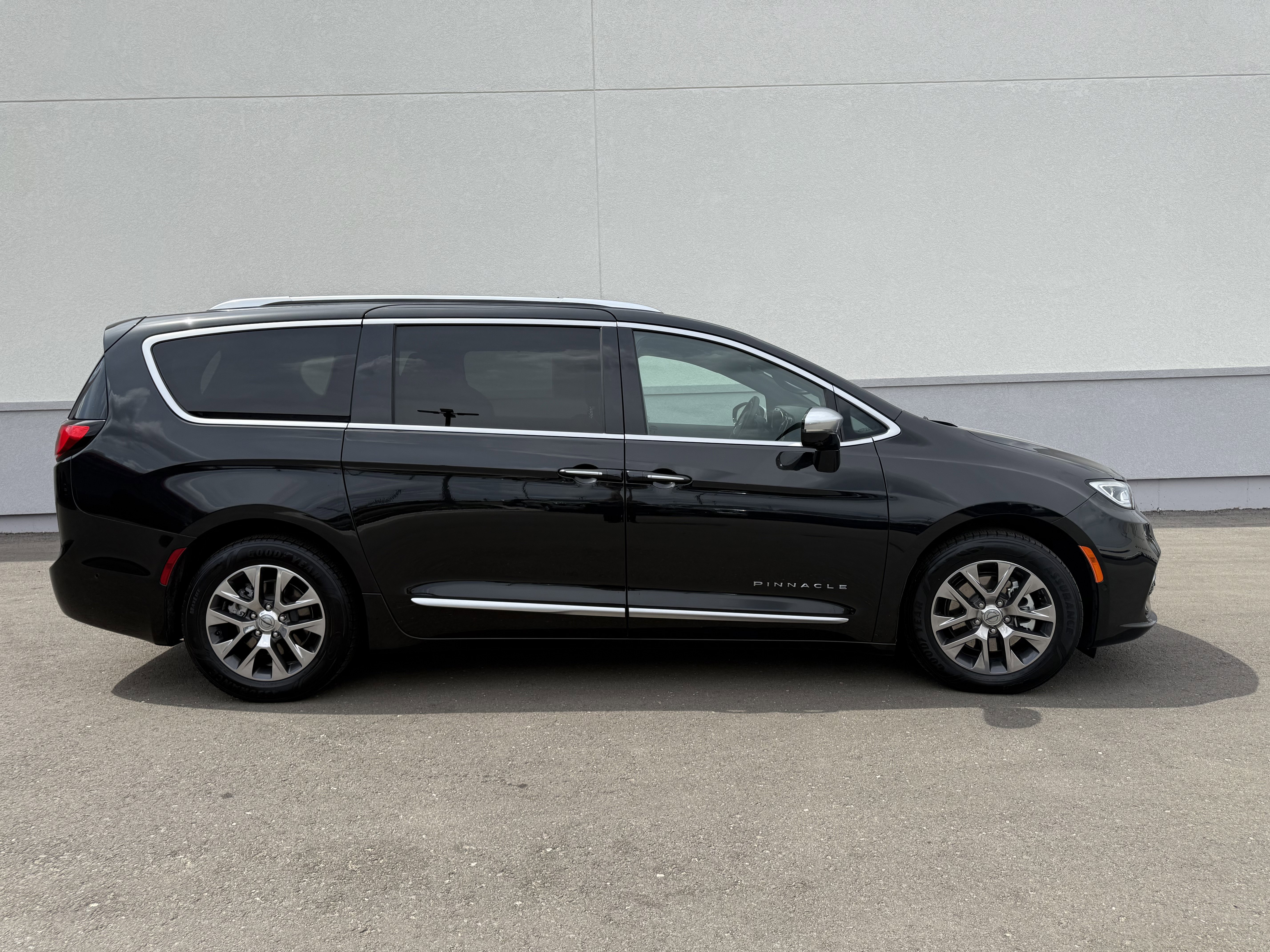 Used 2023 Chrysler Pacifica Pinnacle