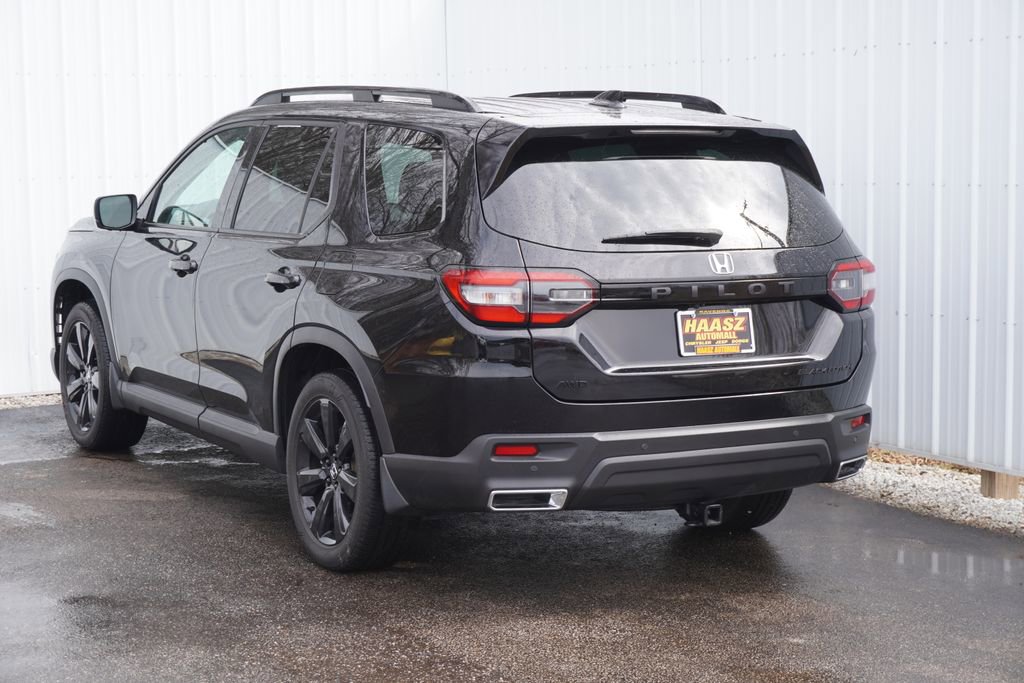 Used 2025 Honda Pilot Black Edition image 4