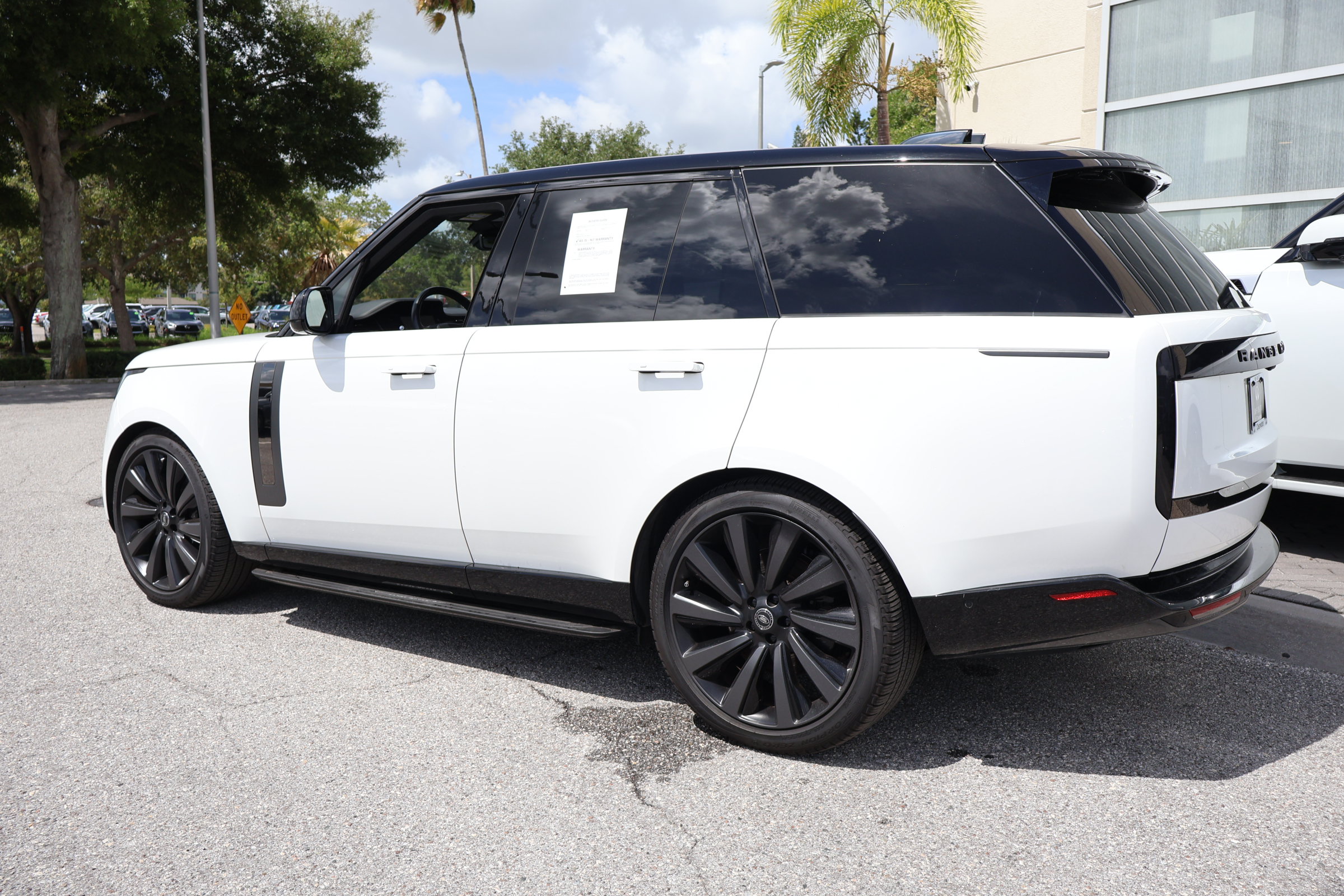 Used 2023 Land Rover Range Rover SV AWD/4WD image 7