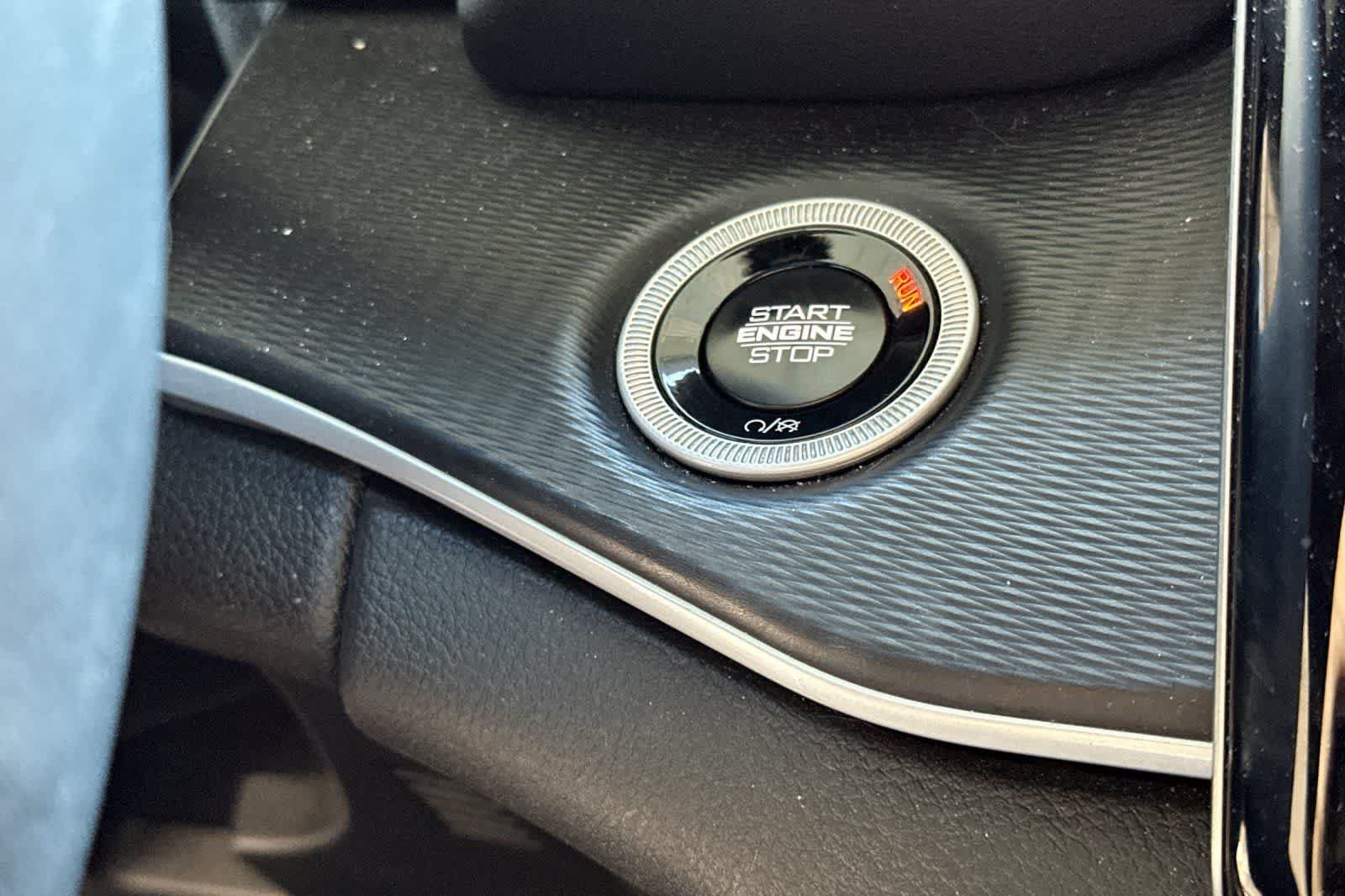 Used 2024 Jeep Grand Cherokee L Laredo RWD image 25