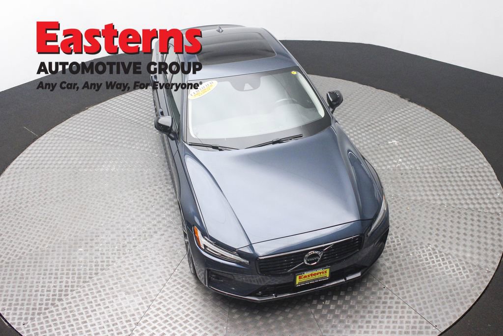 Used 2022 Volvo S60 B5 Momentum image 3