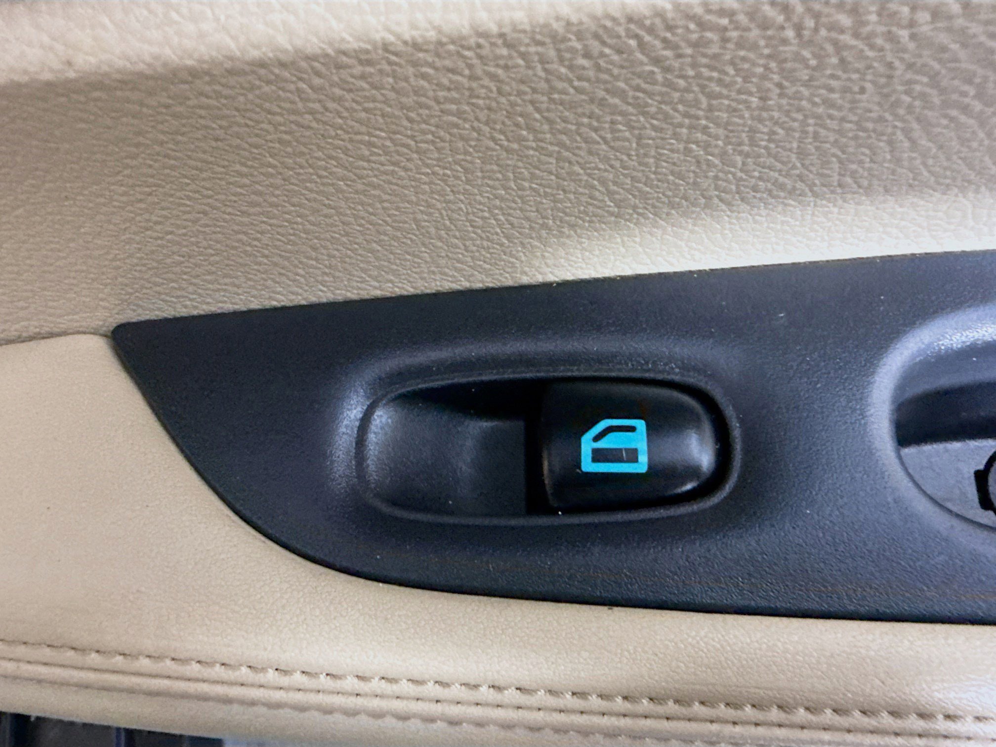 Used 2018 Nissan Rogue SV FWD image 31