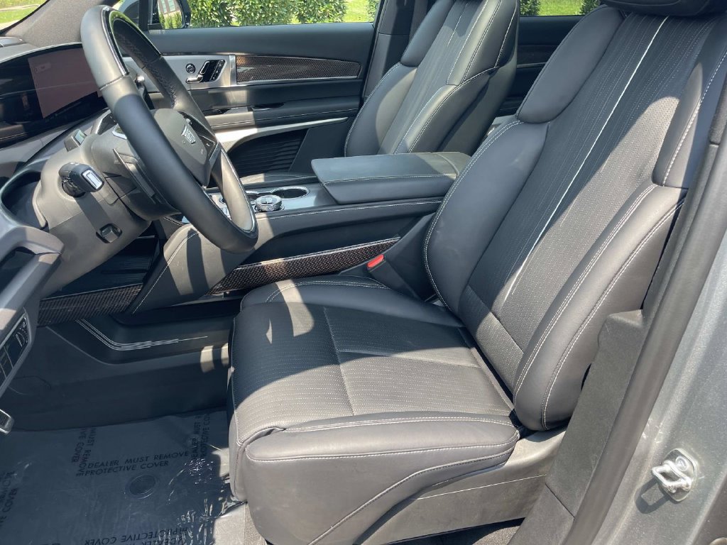 Certified 2026 Cadillac Vistiq Sport w/ LPO, Floor Liner Package AWD/4WD image 27