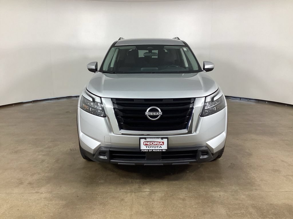 Used 2024 Nissan Pathfinder SV FWD image 2