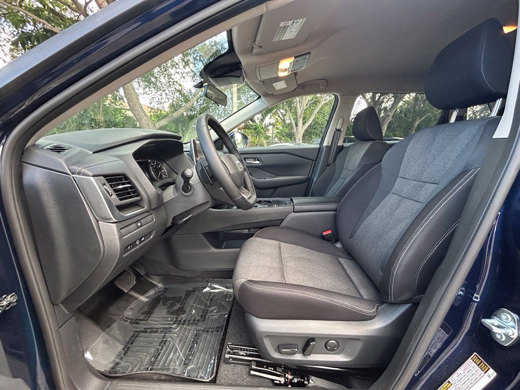 Used 2025 Nissan Rogue SV FWD image 11