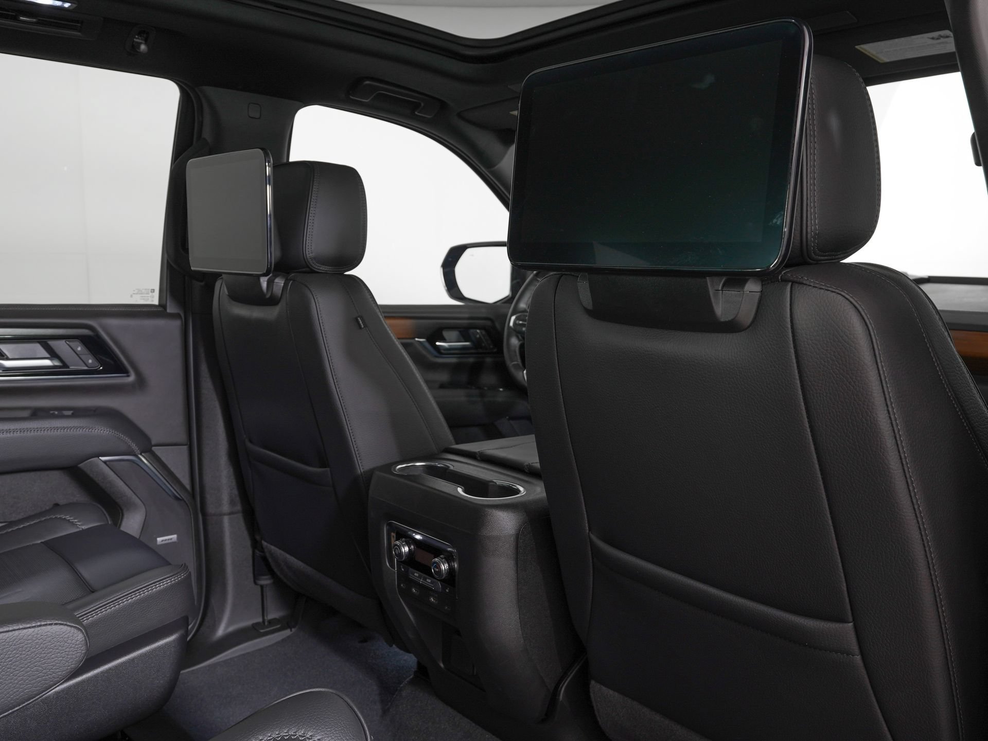 Used 2026 GMC Yukon Denali w/ Denali Reserve Package AWD/4WD image 11