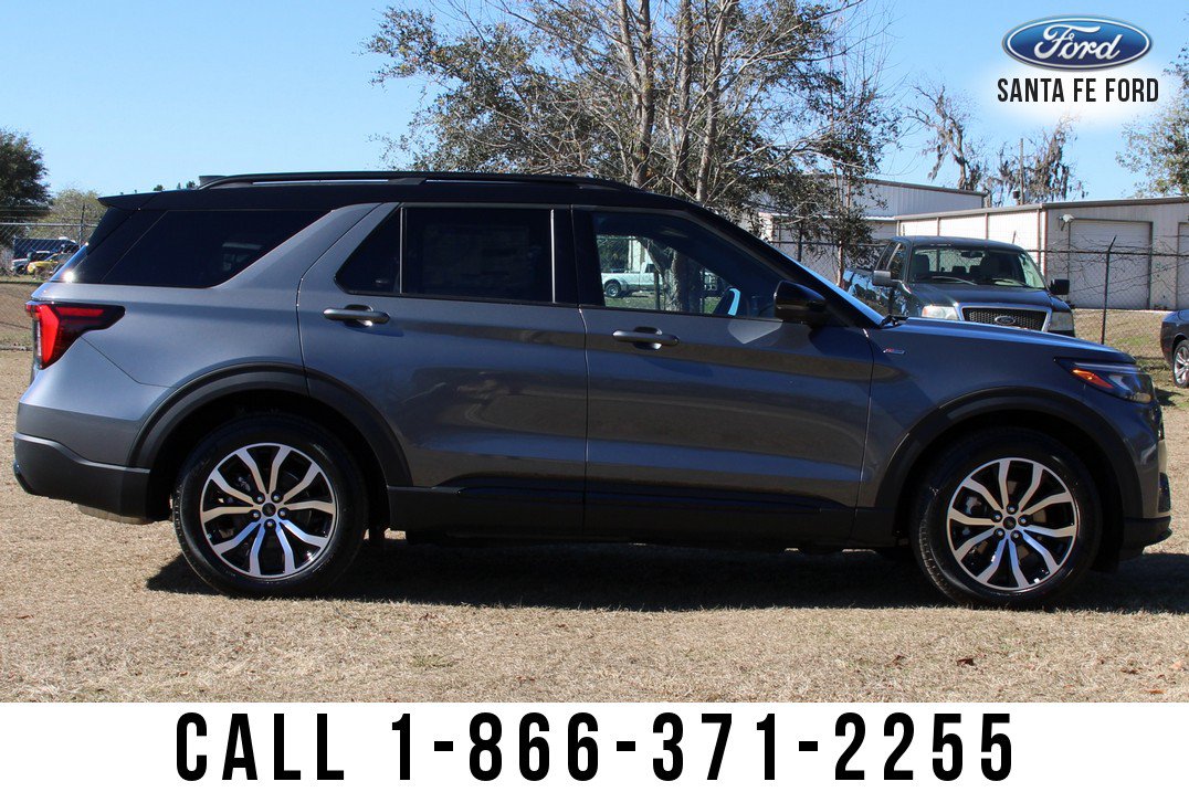 Used 2025 Ford Explorer ST-Line w/ Premium Package RWD image 9