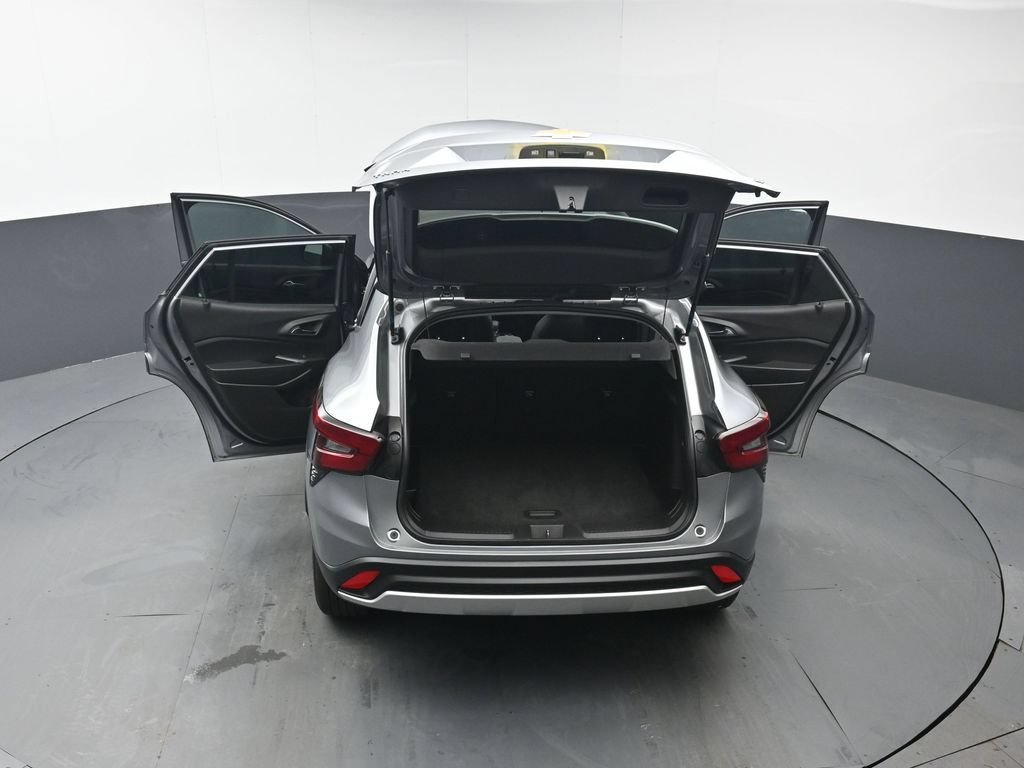 Used 2025 Chevrolet Trax LT FWD image 41