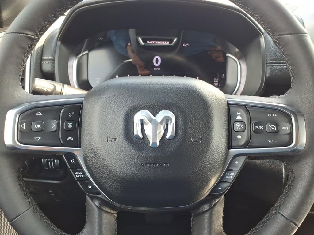 Used 2025 RAM 1500 Laramie AWD/4WD image 5