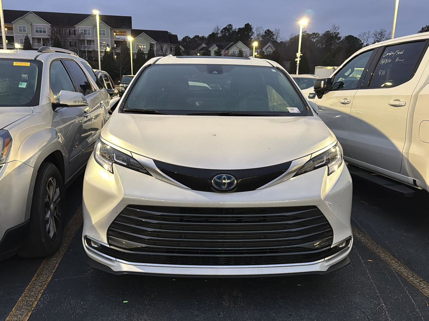 Used 2025 Toyota Sienna Limited image 3