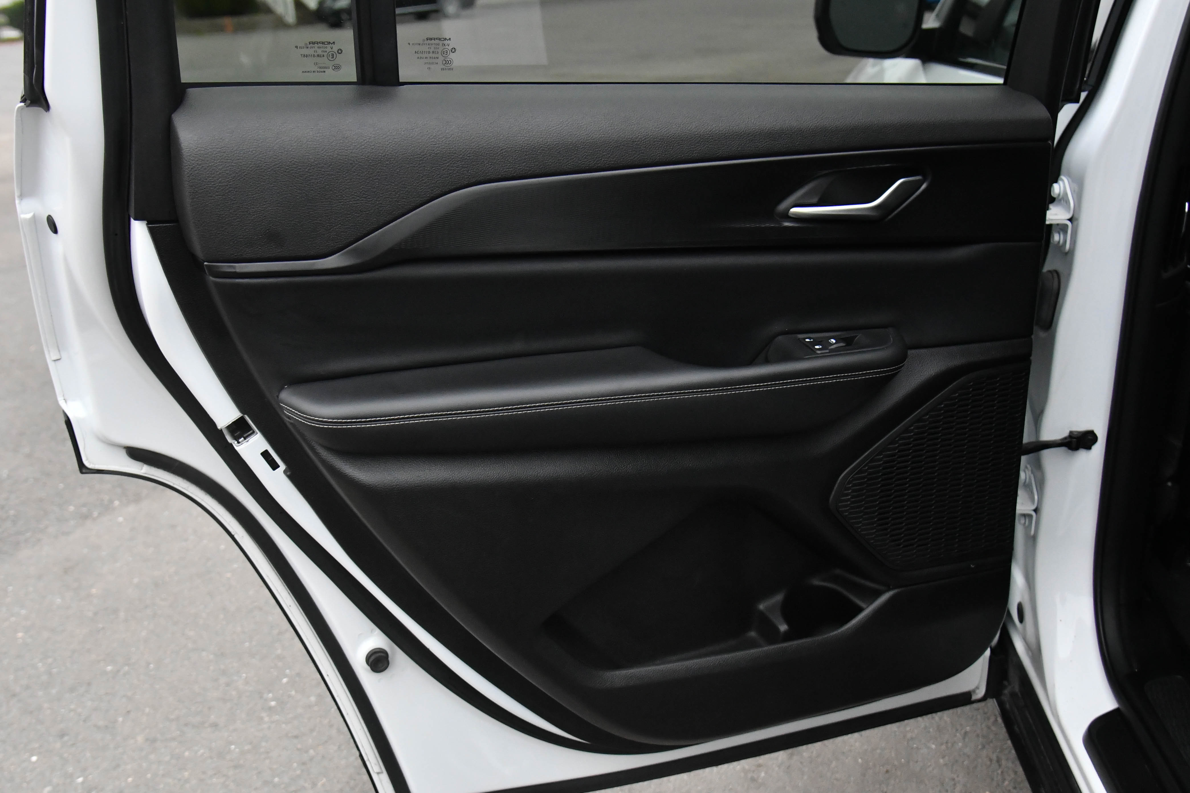 Used 2023 Jeep Grand Cherokee L Laredo image 34