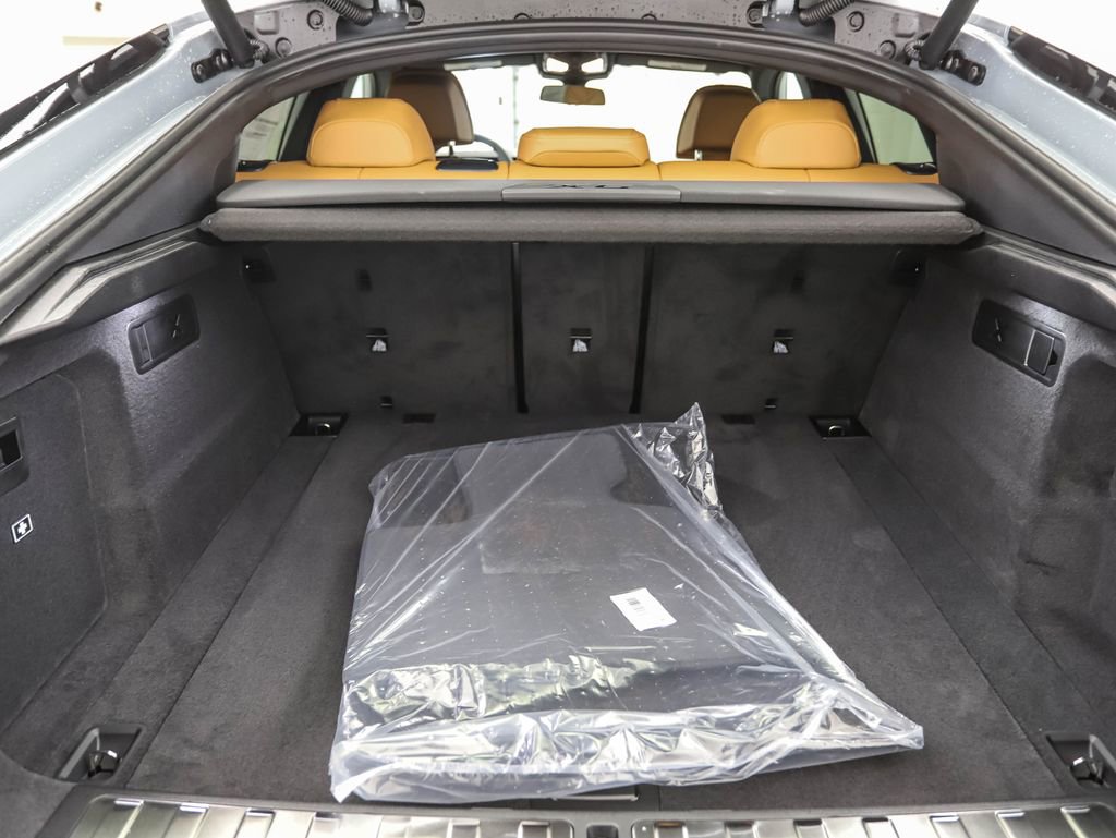 New 2026 BMW X6 xDrive40i w/ Climate Comfort Package image 23