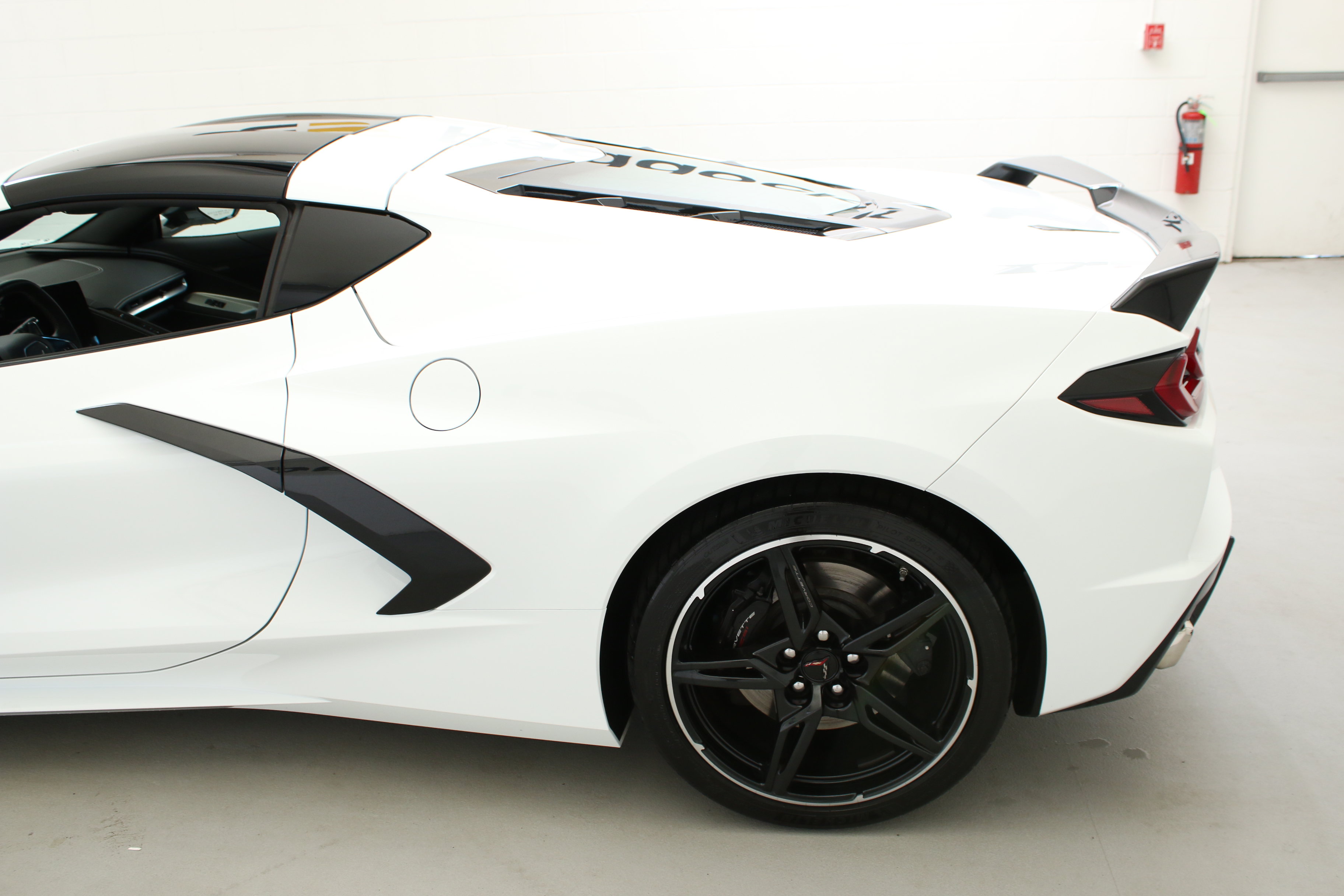 Used 2021 Chevrolet Corvette Stingray Coupe w/ Z51 Performance Package RWD image 5