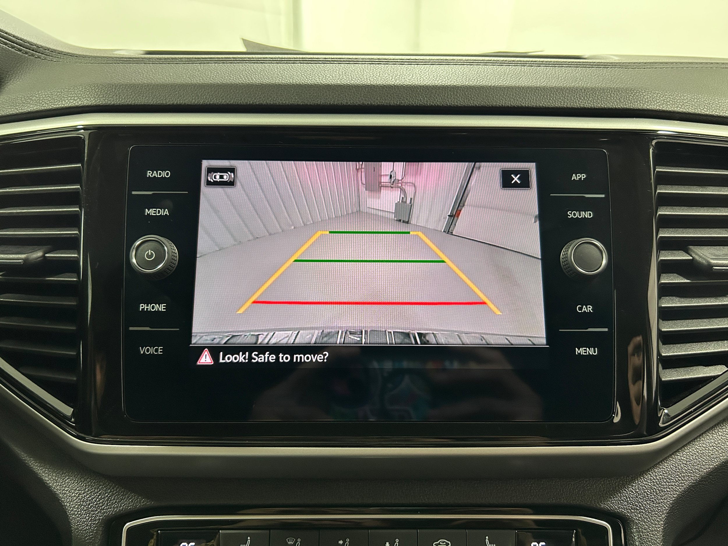 Used 2023 Volkswagen Atlas SE AWD/4WD image 8