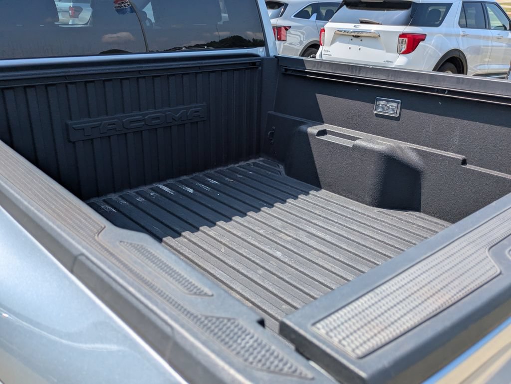 Used 2025 Toyota Tacoma TRD Off-Road AWD/4WD image 4
