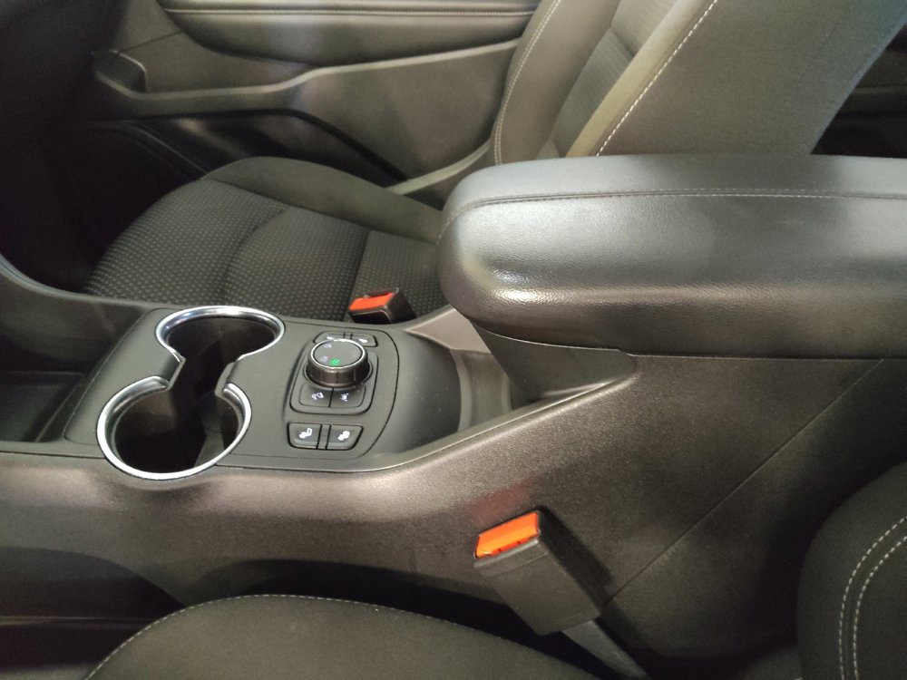 Used 2024 GMC Terrain SLE w/ Driver Convenience Package image 26