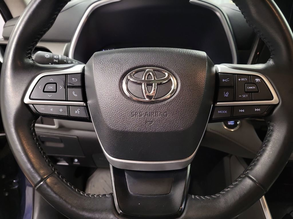 Used 2023 Toyota Highlander XLE AWD/4WD image 18