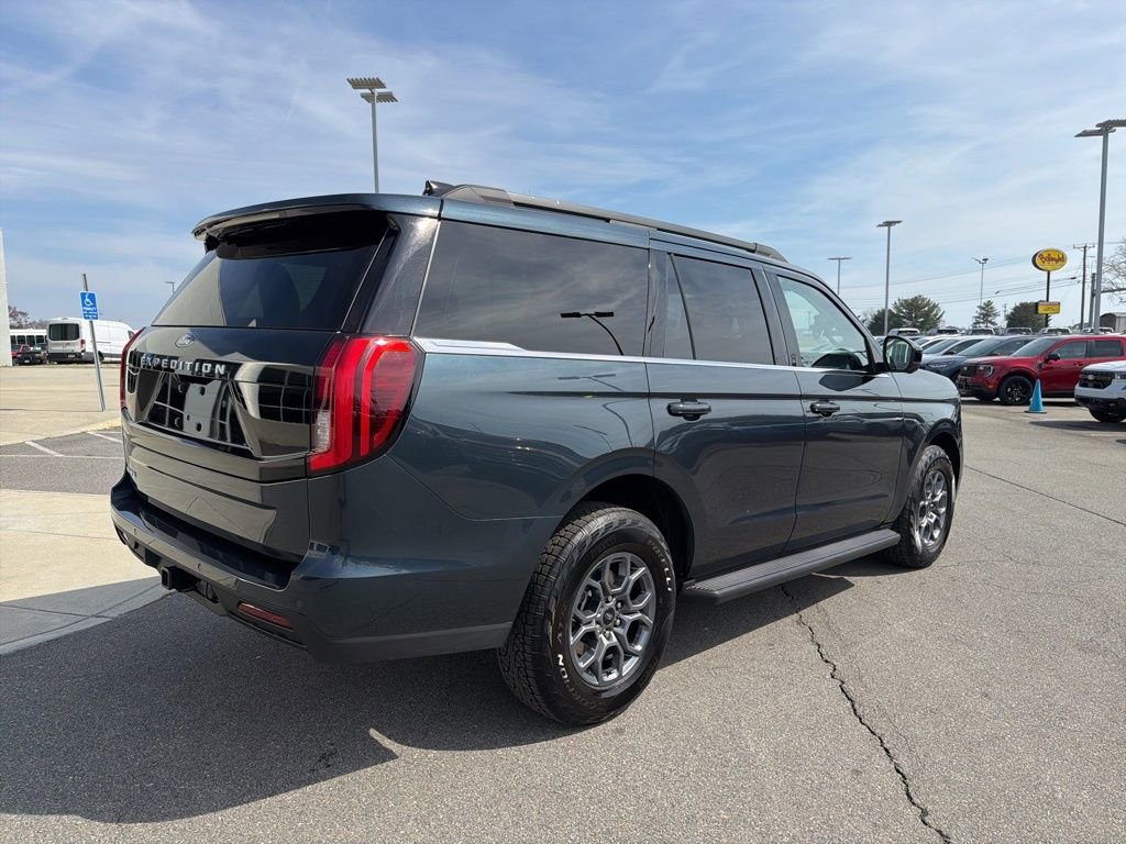 Certified 2025 Ford Expedition Active image 3