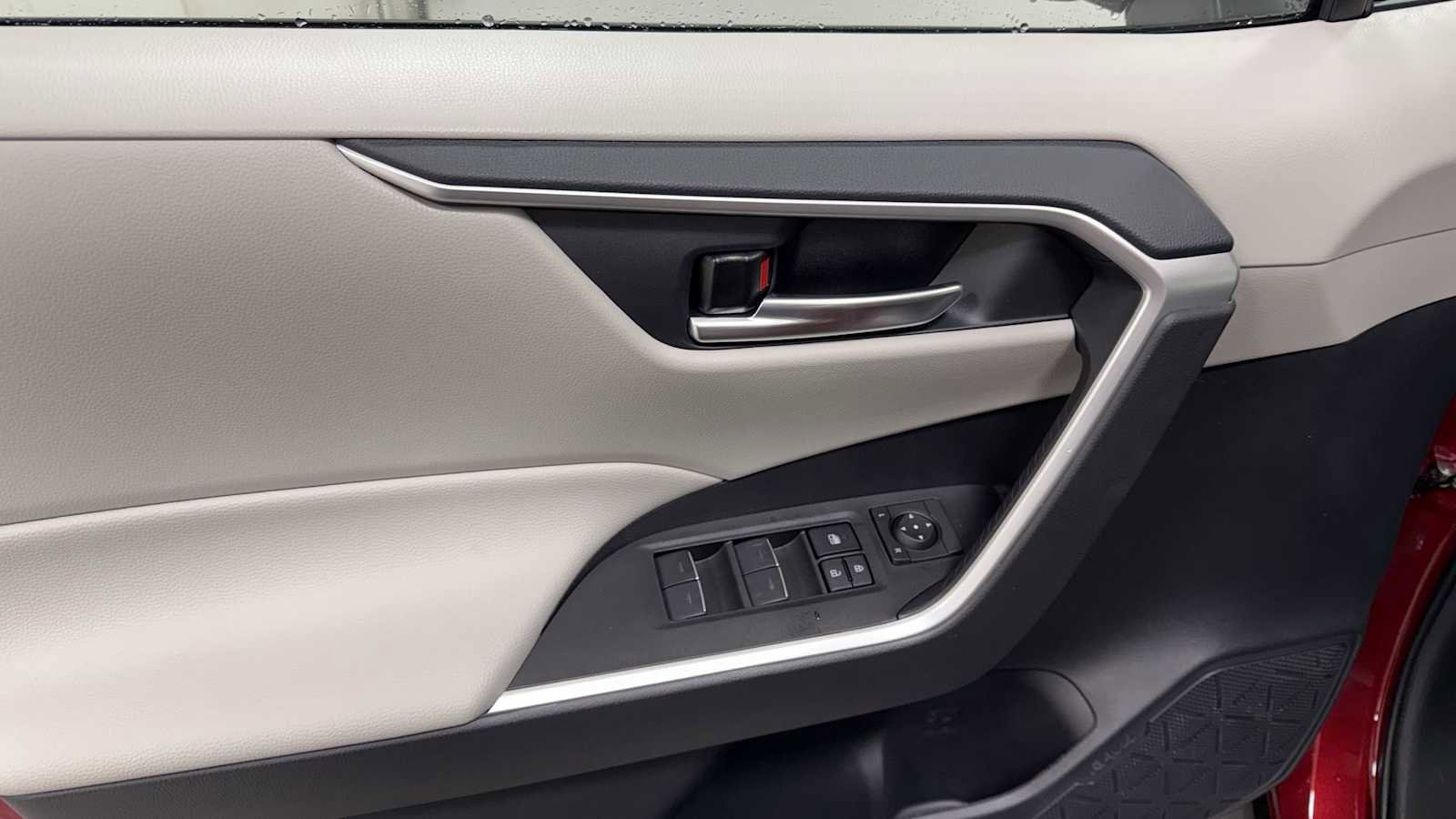 New 2025 Toyota RAV4 XLE image 15