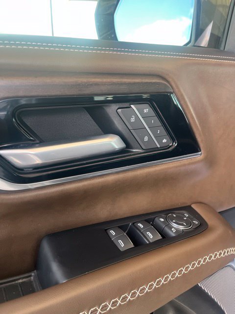 Used 2025 GMC Yukon Denali Ultimate w/ LPO, Floor Liner Package AWD/4WD image 18