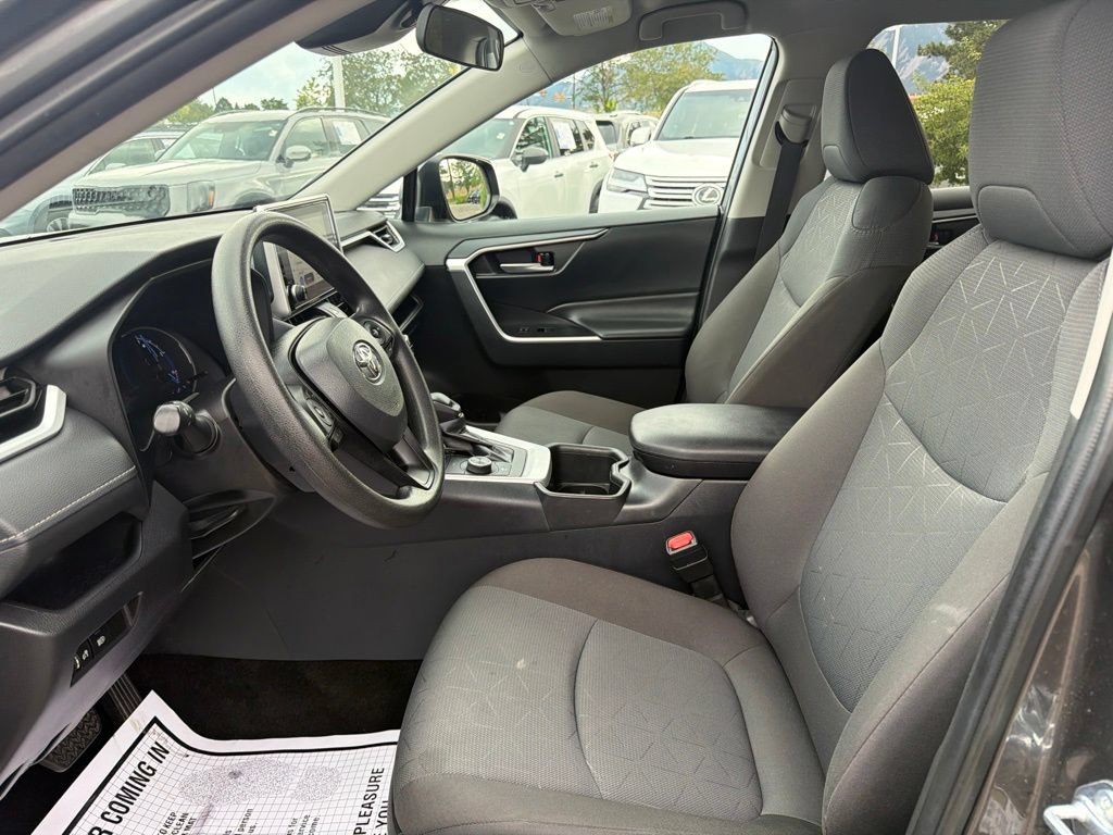 Used 2025 Toyota RAV4 XLE AWD/4WD image 21