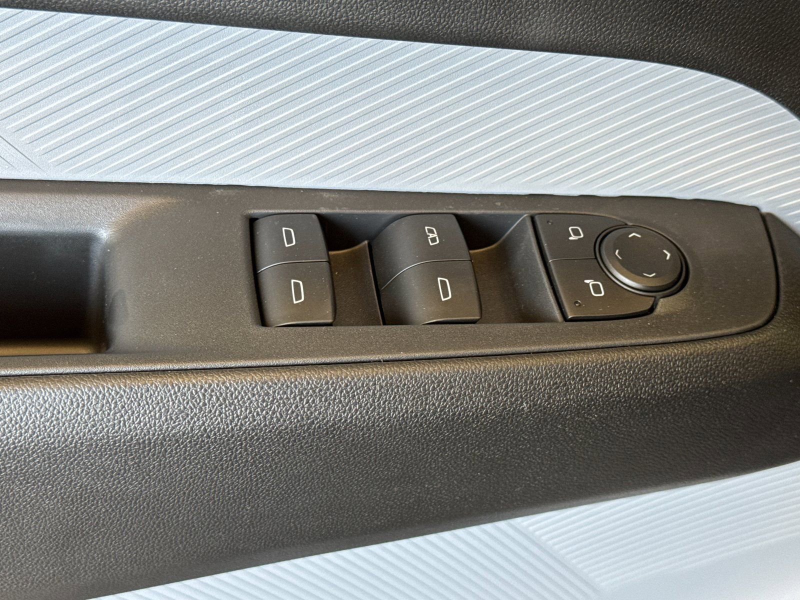 New 2027 Chevrolet Bolt LT w/ Comfort Package image 11