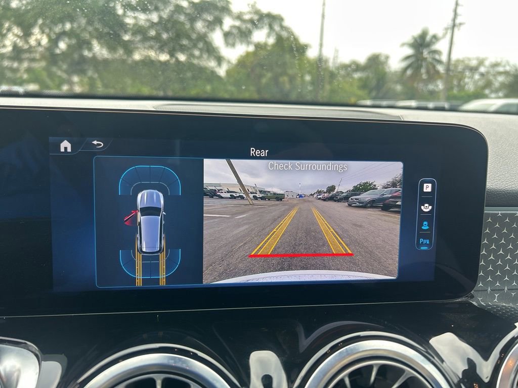 Used 2025 Mercedes-Benz GLB 250 4MATIC image 14