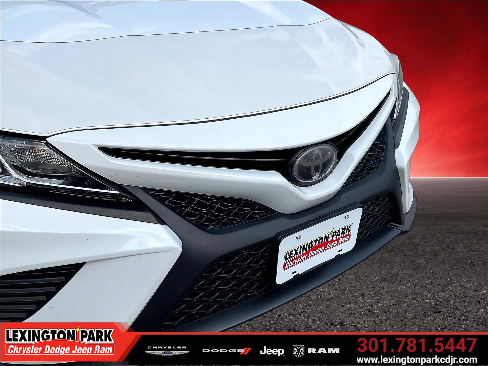 Used 2018 Toyota Camry SE FWD image 32