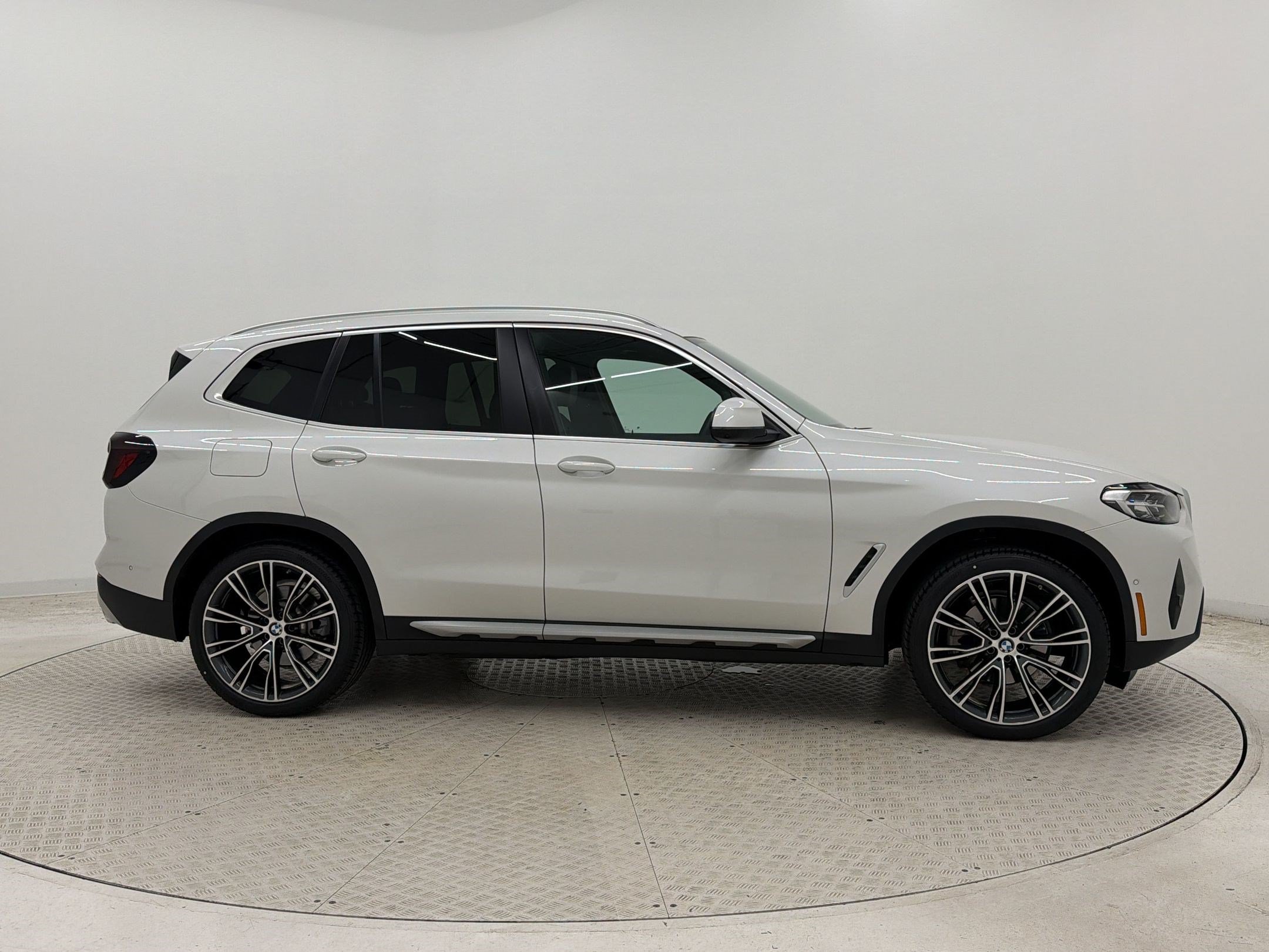 Used 2023 BMW X3 xDrive30i w/ Premium Package AWD/4WD image 8