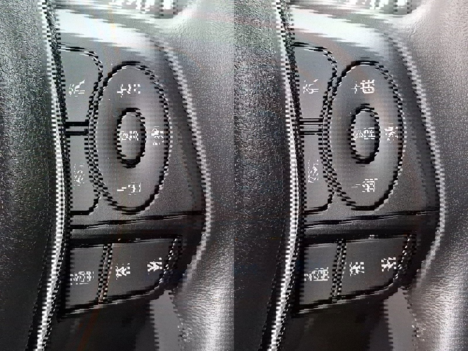 Used 2022 Toyota Venza LE image 16