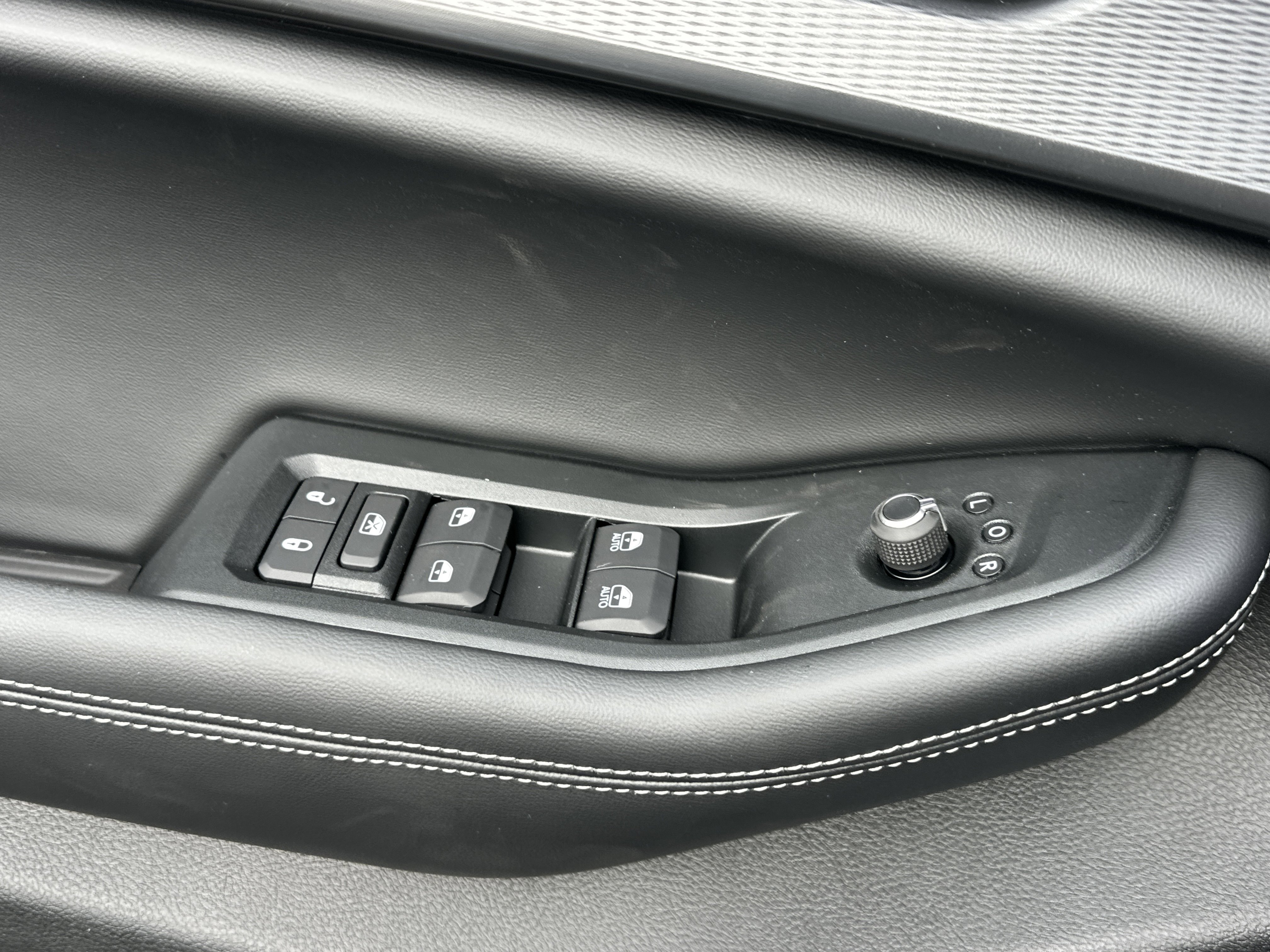 New 2025 Jeep Grand Cherokee Altitude image 12