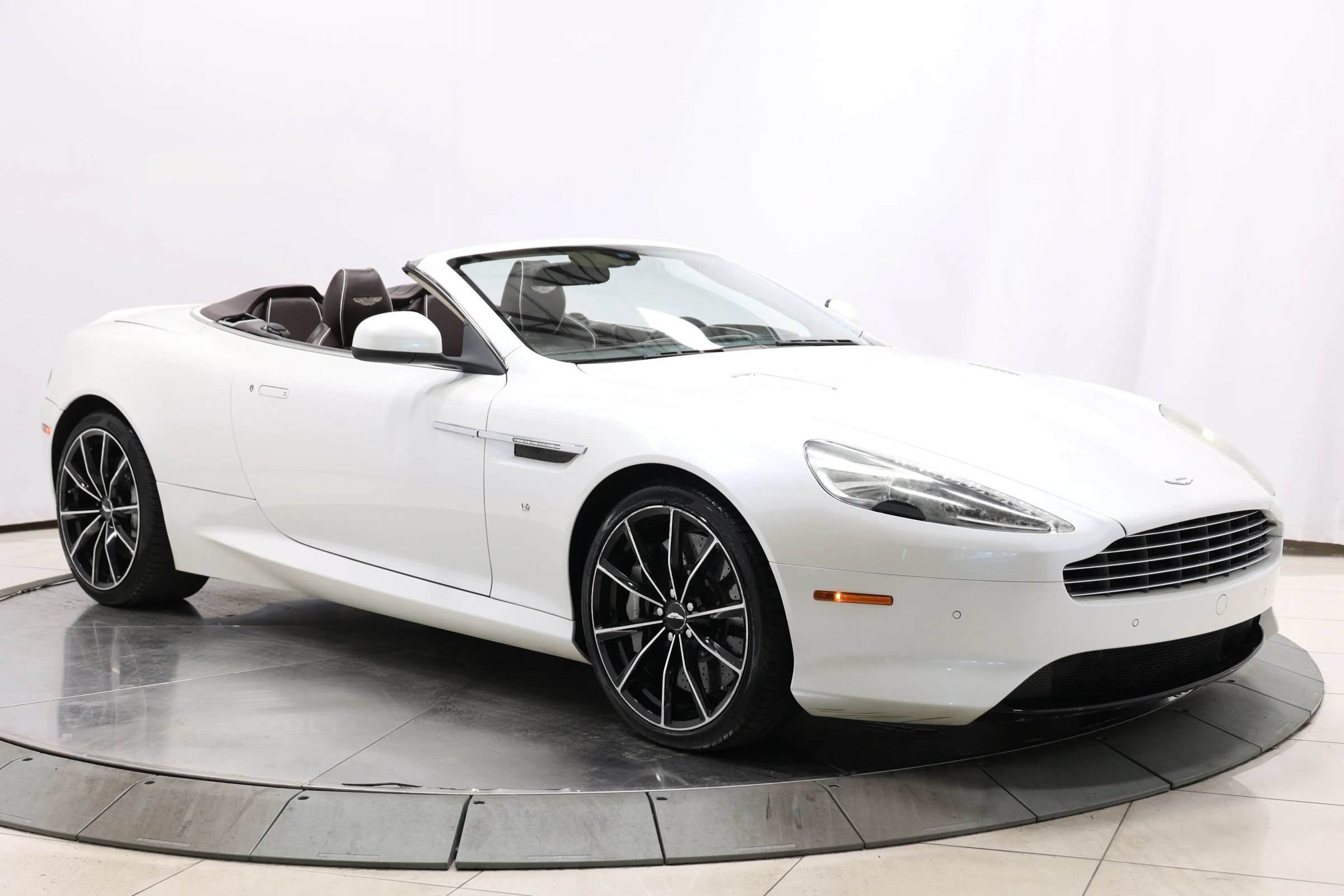 Used 2016 Aston Martin DB9 GT RWD image 85
