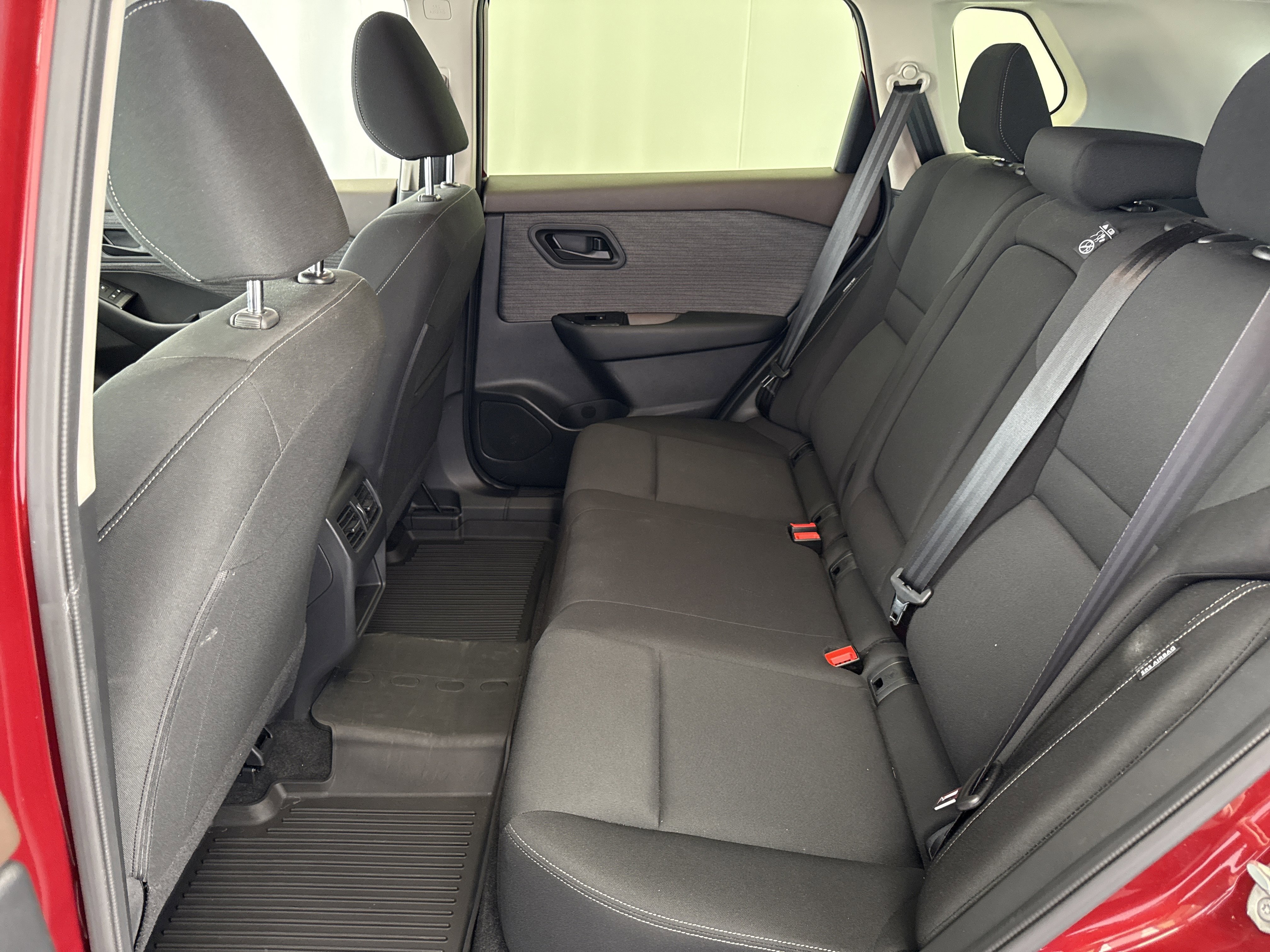 Used 2023 Nissan Rogue S image 16