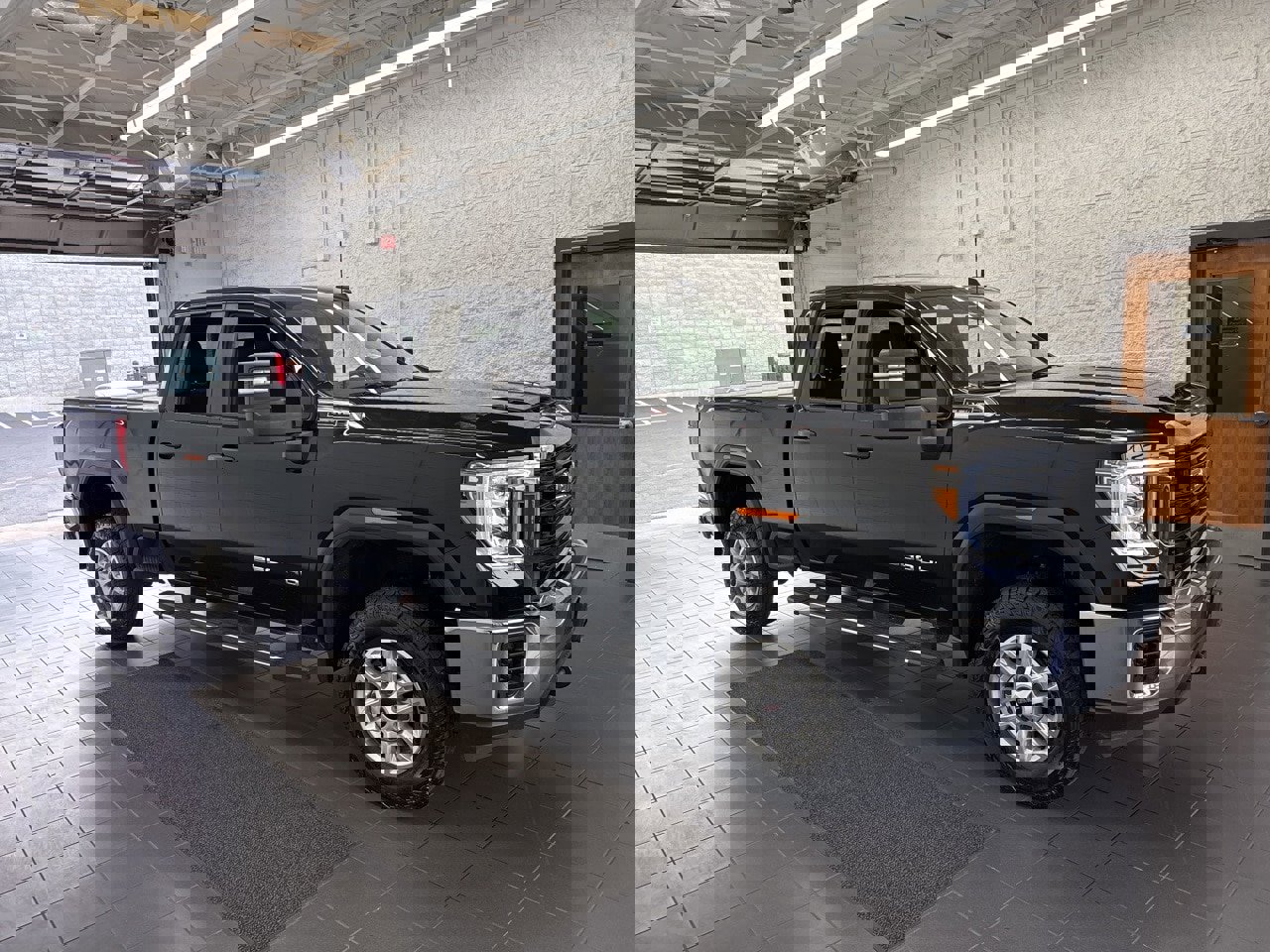 Used 2022 GMC Sierra 2500 Pro w/ Convenience Package image 1