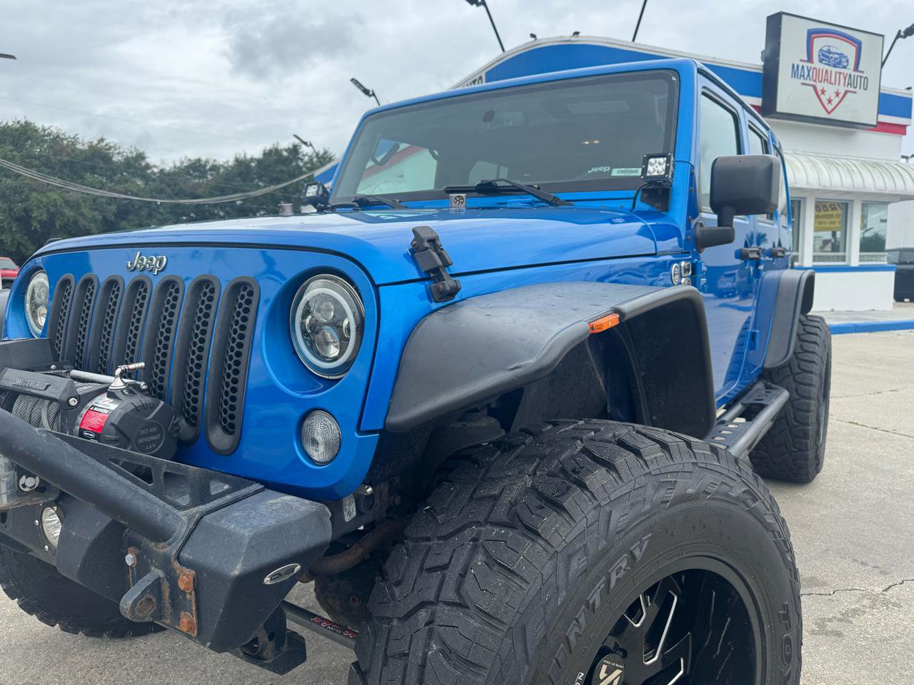 Used 2015 Jeep Wrangler Unlimited Sahara w/ Connectivity Group AWD/4WD image 3