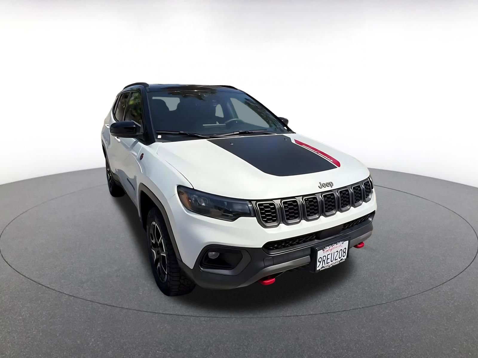Used 2025 Jeep Compass Trailhawk AWD/4WD image 3