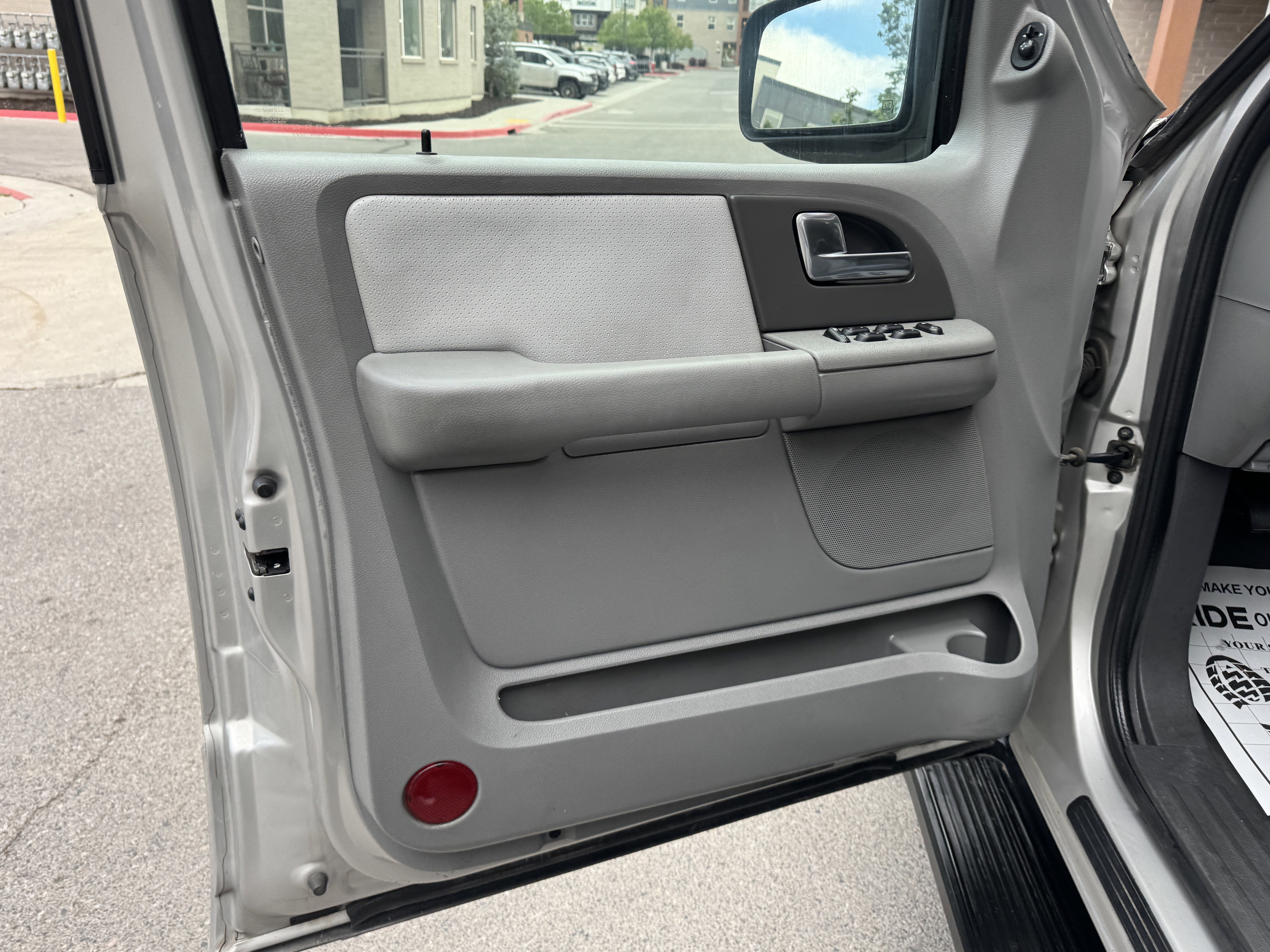 Used 2004 Ford Expedition XLT AWD/4WD image 17