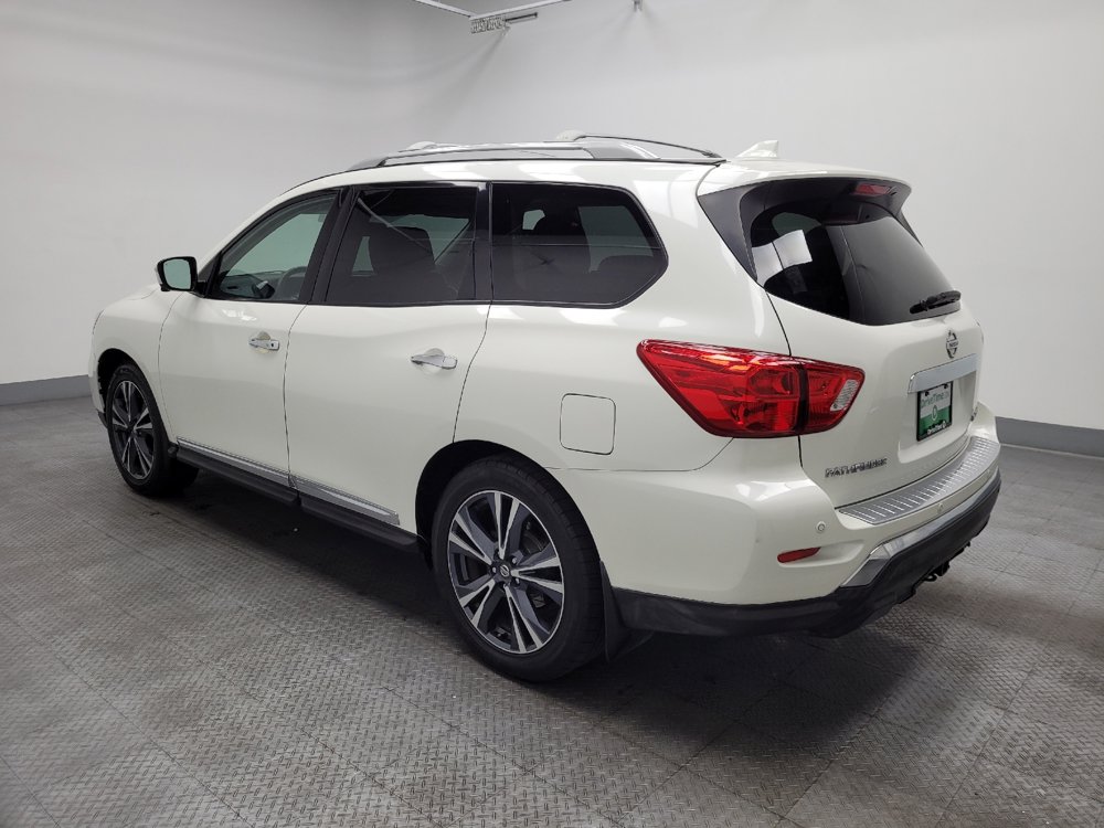 Used 2019 Nissan Pathfinder Platinum FWD image 3
