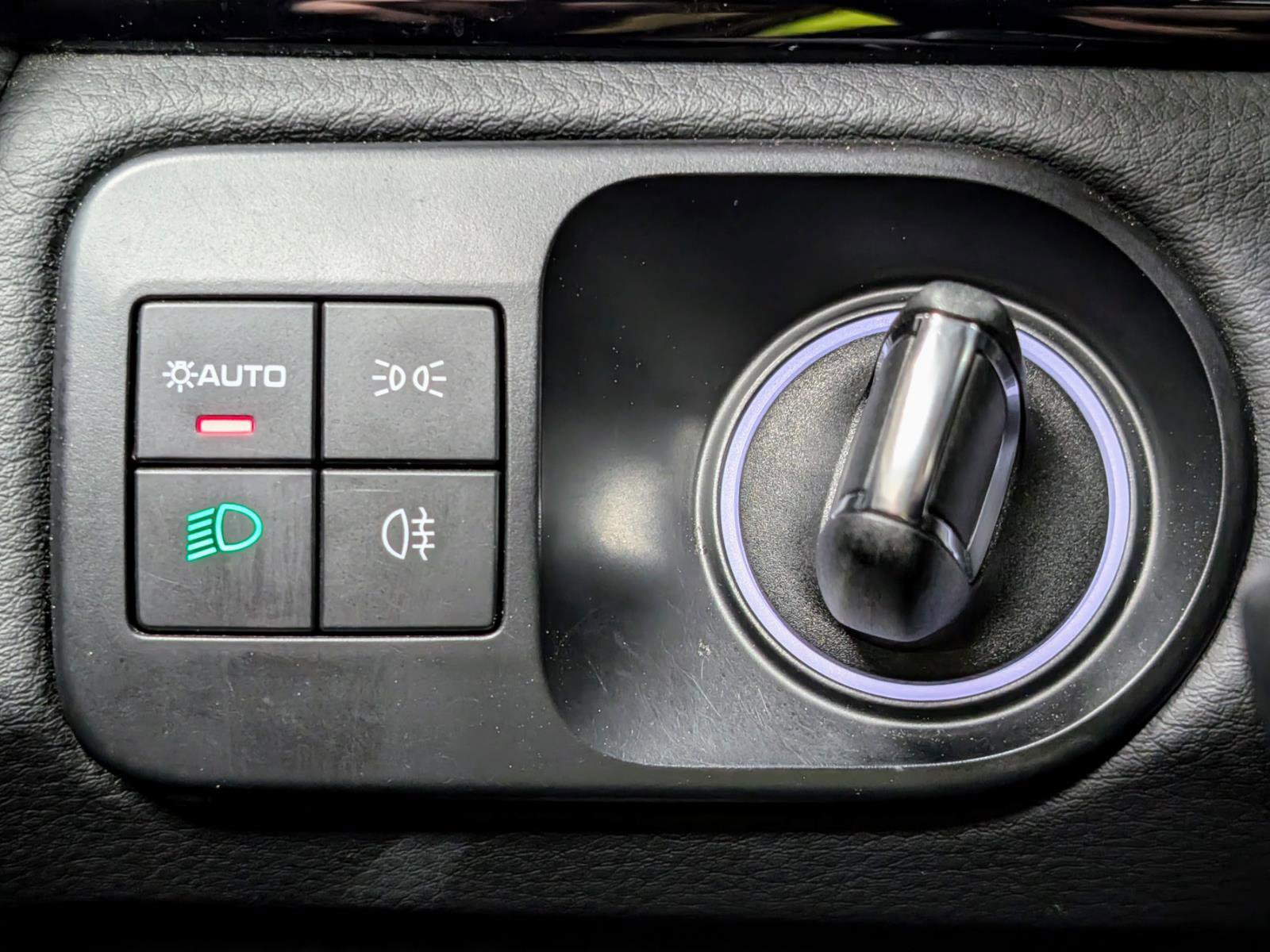 Used 2022 Porsche Cayenne Platinum Edition w/ Premium Package image 31