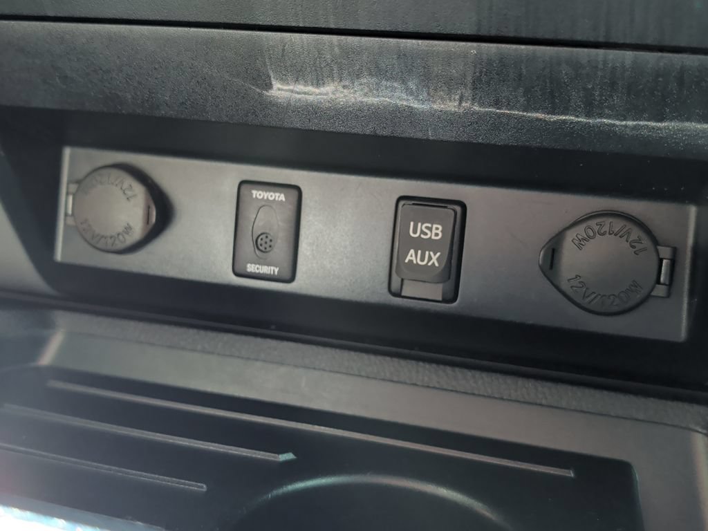 Used 2018 Toyota Tundra Platinum AWD/4WD image 28
